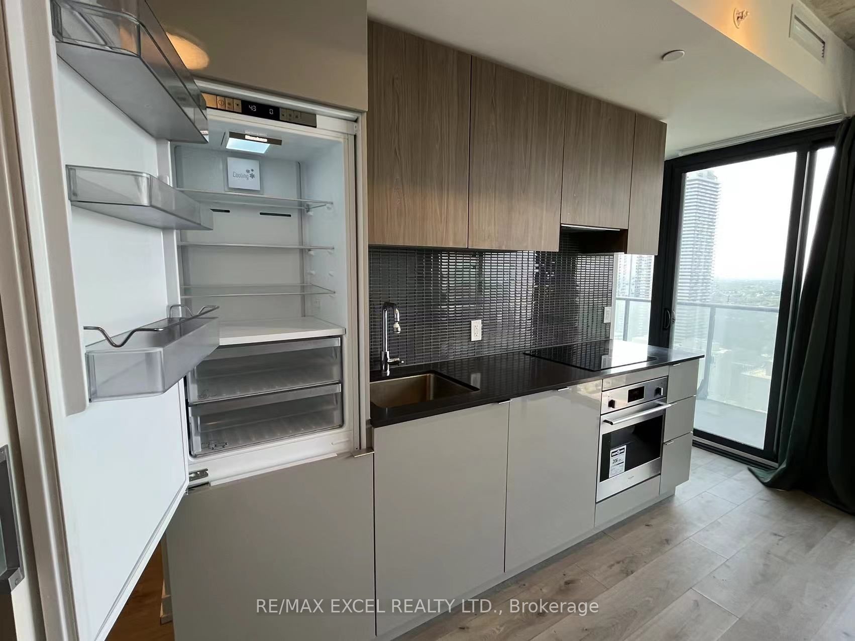 161 Roehampton Avenue 3702 Property Photo 12
