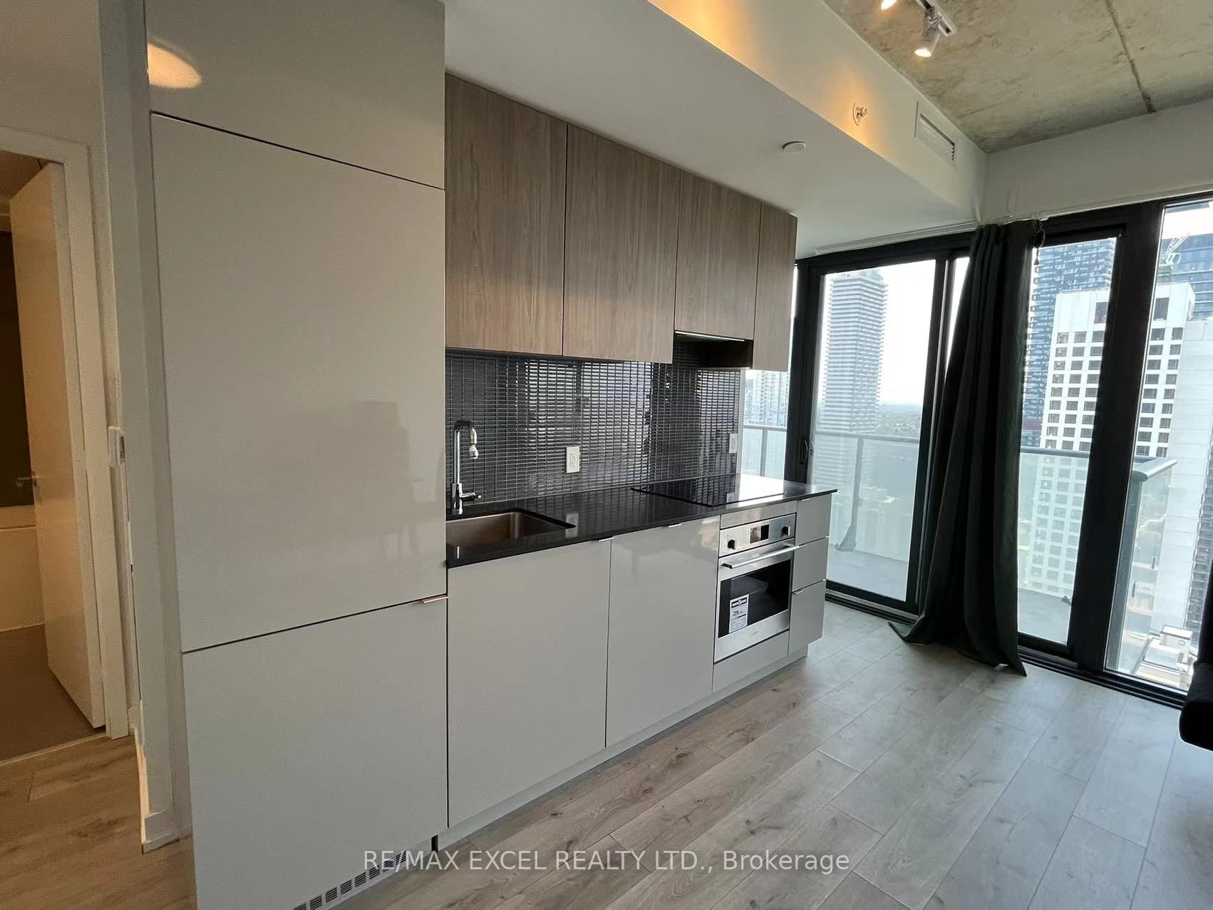 161 Roehampton Avenue 3702 Property Photo 13