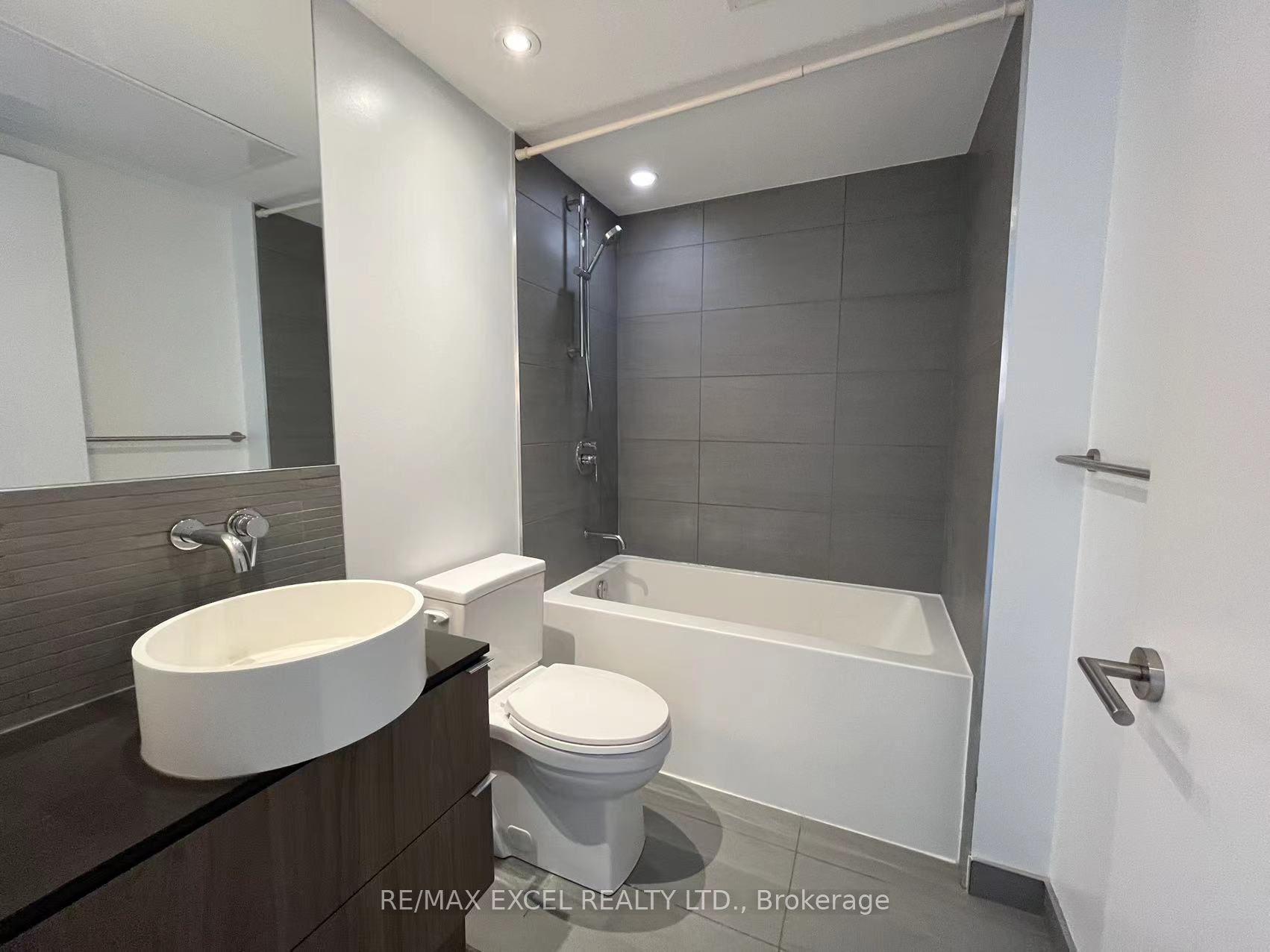 161 Roehampton Avenue 3702 Property Photo 23