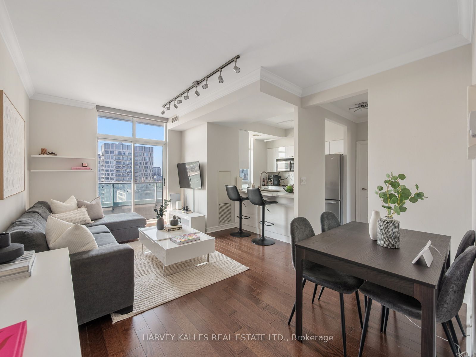 212 Eglinton Avenue E Ph303 Property Photo 1