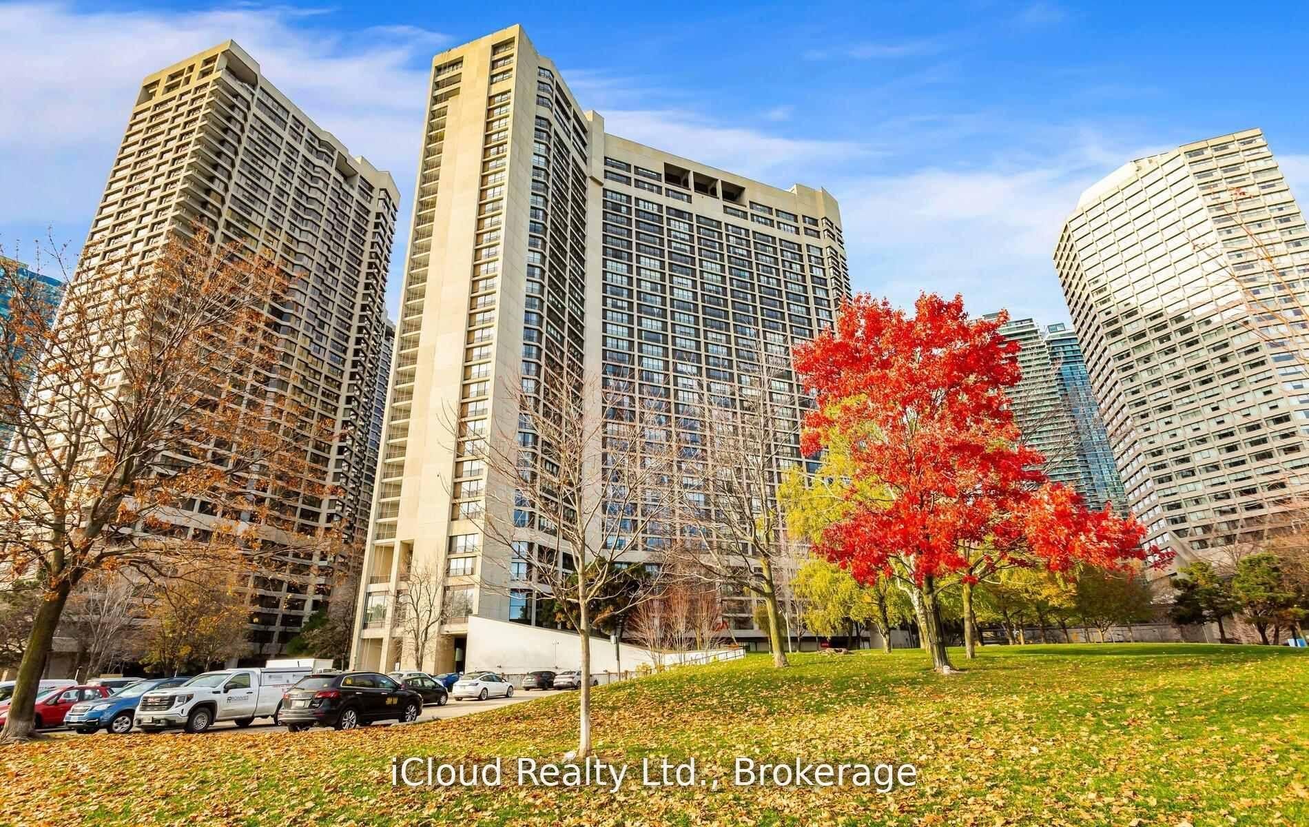 33 Harbour Square 837 Property Photo 2
