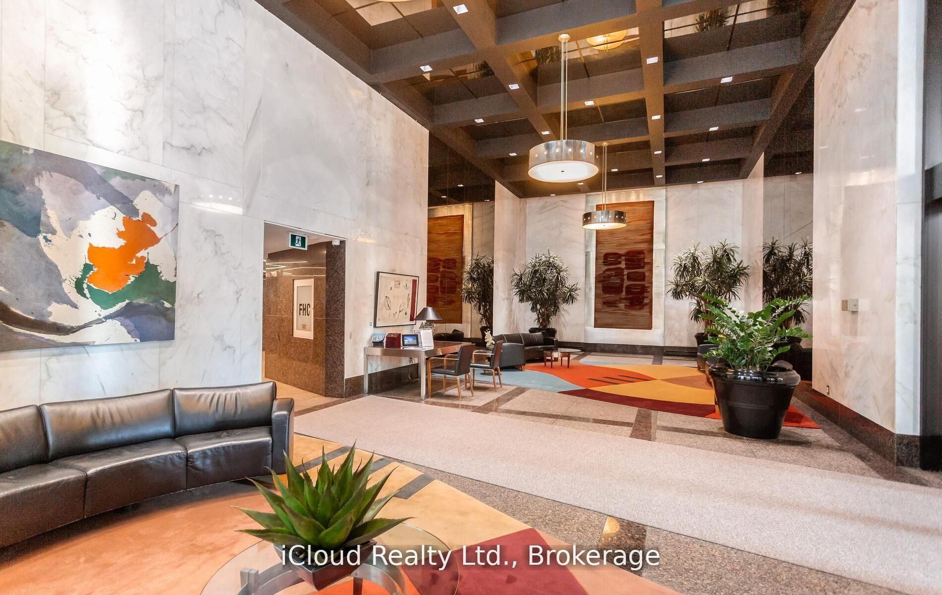 33 Harbour Square 837 Property Photo 5