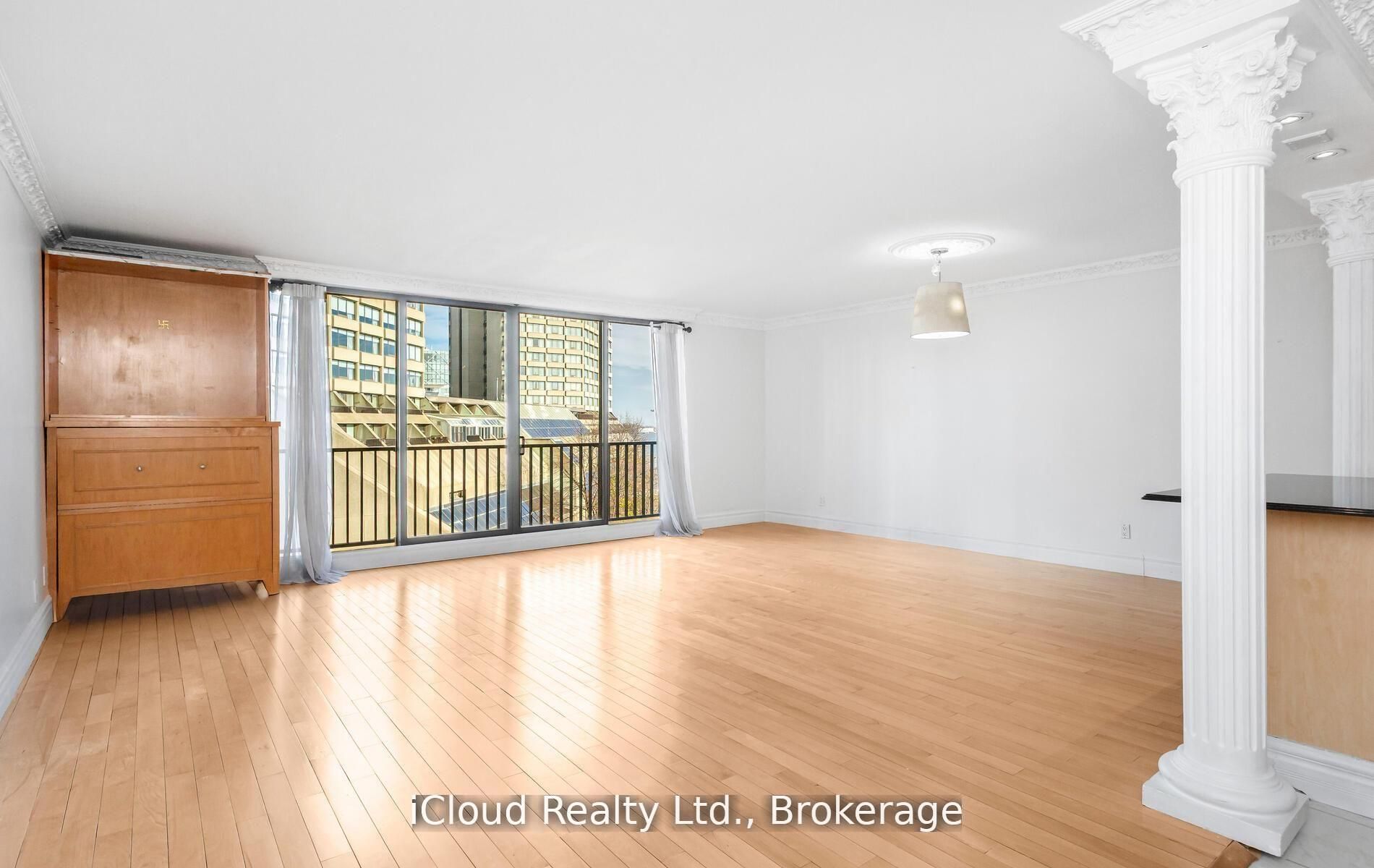 33 Harbour Square 837 Property Photo 9