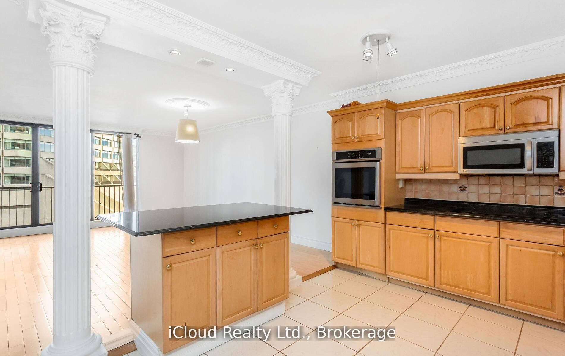 33 Harbour Square 837 Property Photo 12