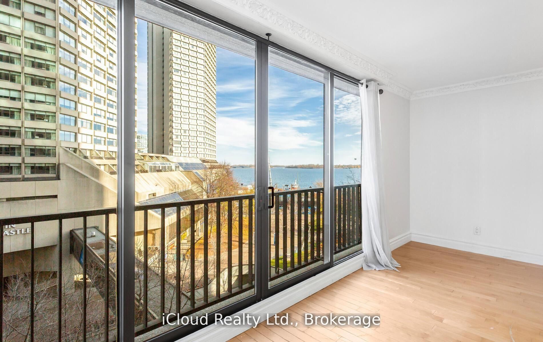 33 Harbour Square 837 Property Photo 13