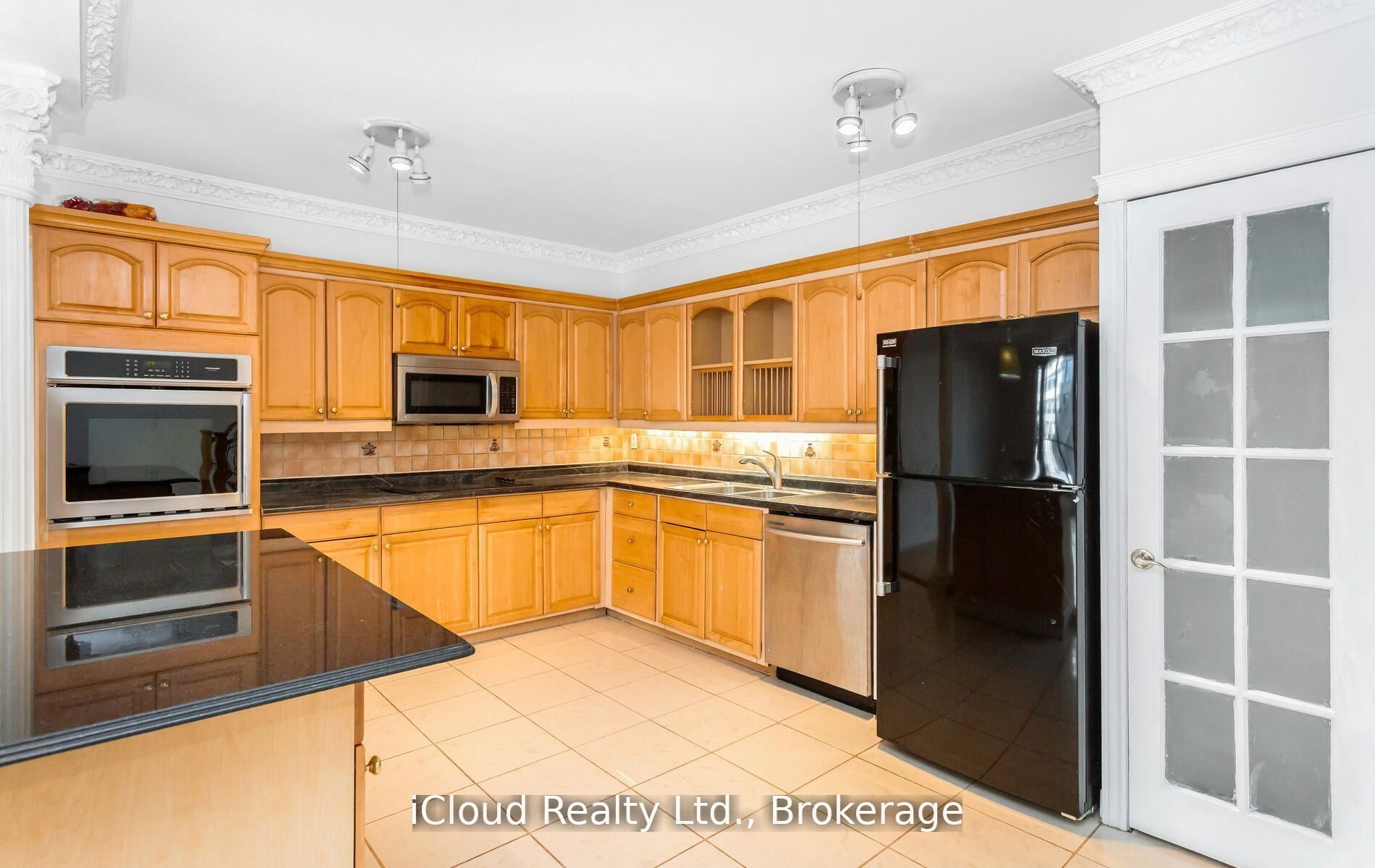 33 Harbour Square 837 Property Photo 15