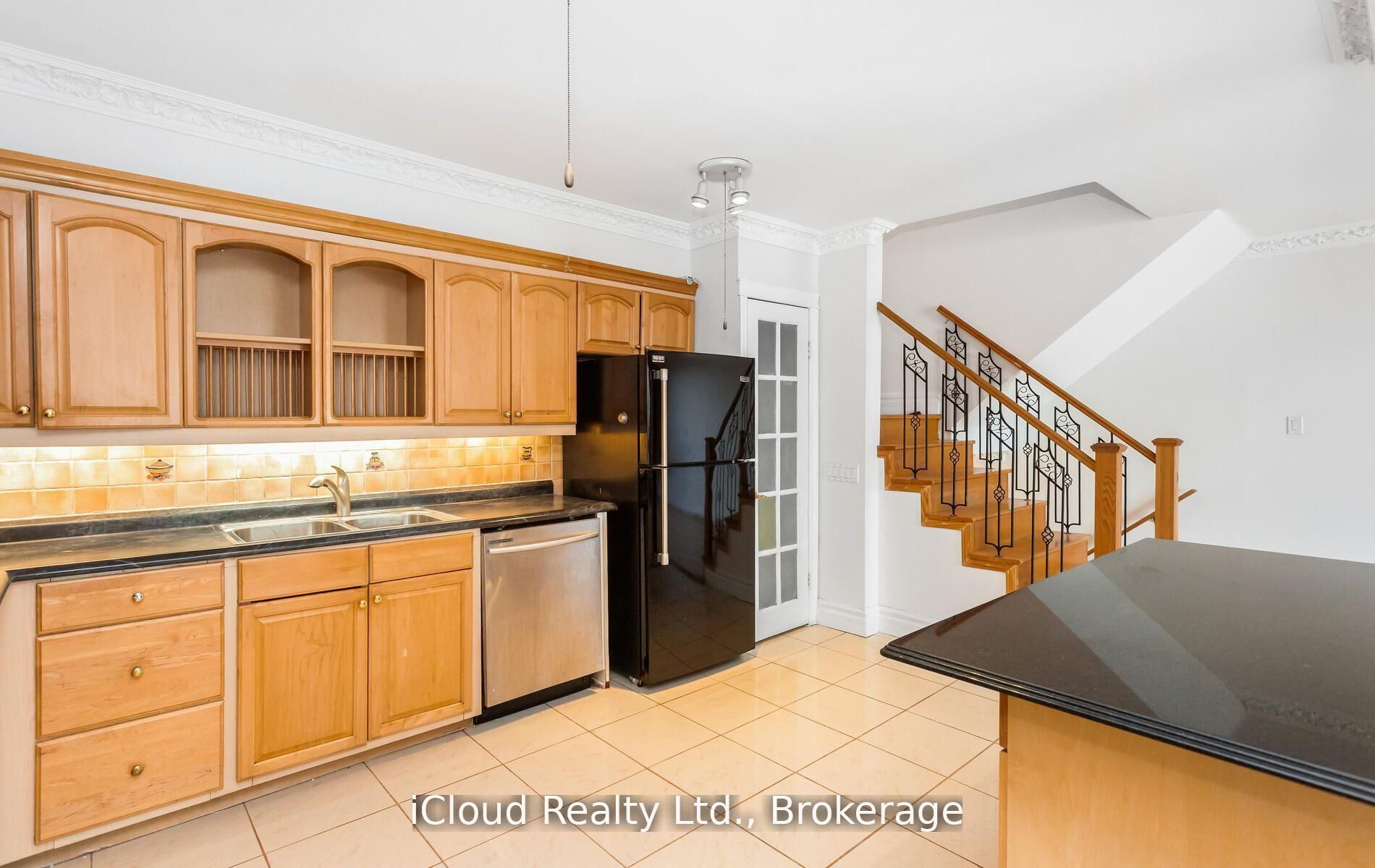 33 Harbour Square 837 Property Photo 16