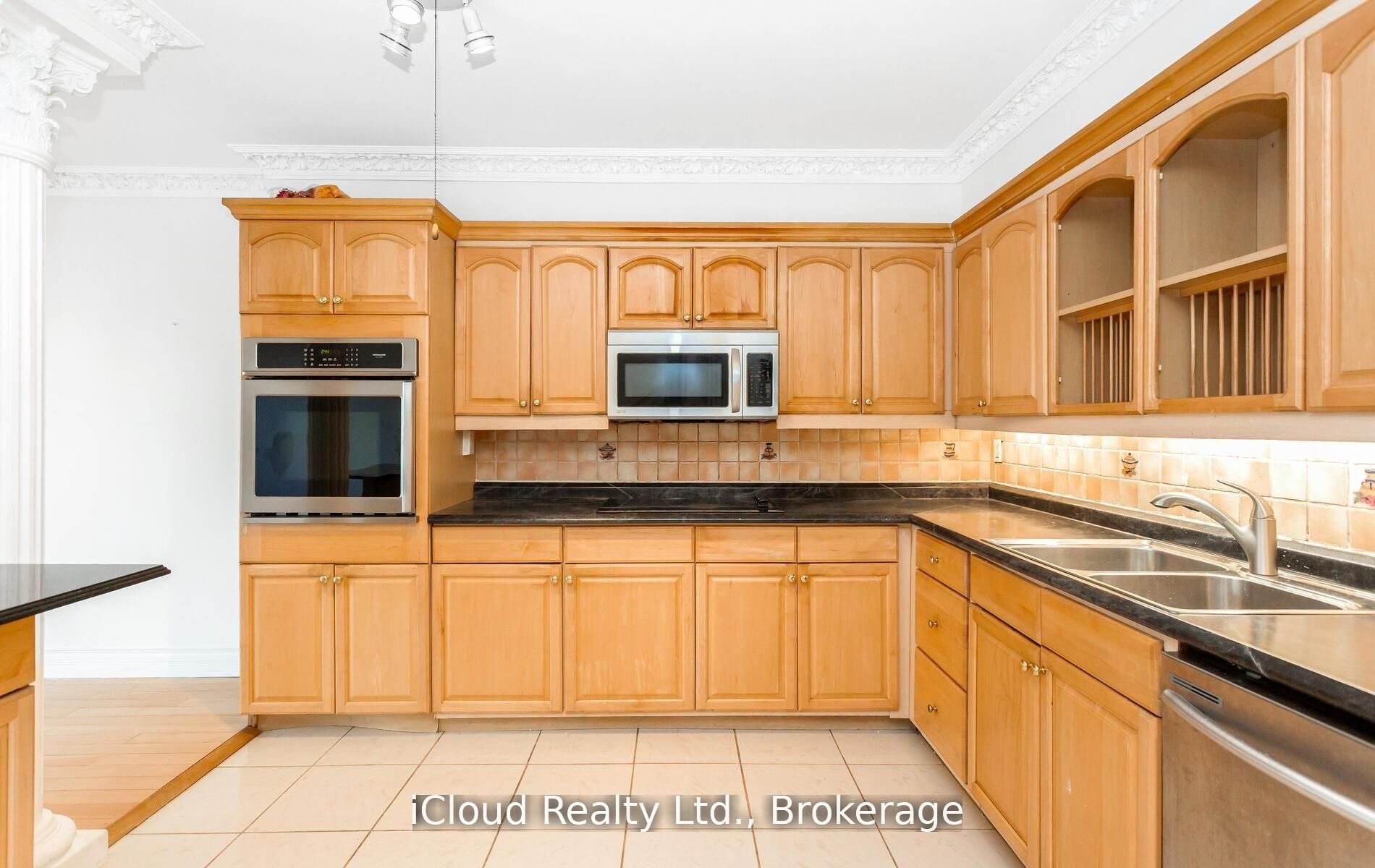 33 Harbour Square 837 Property Photo 18