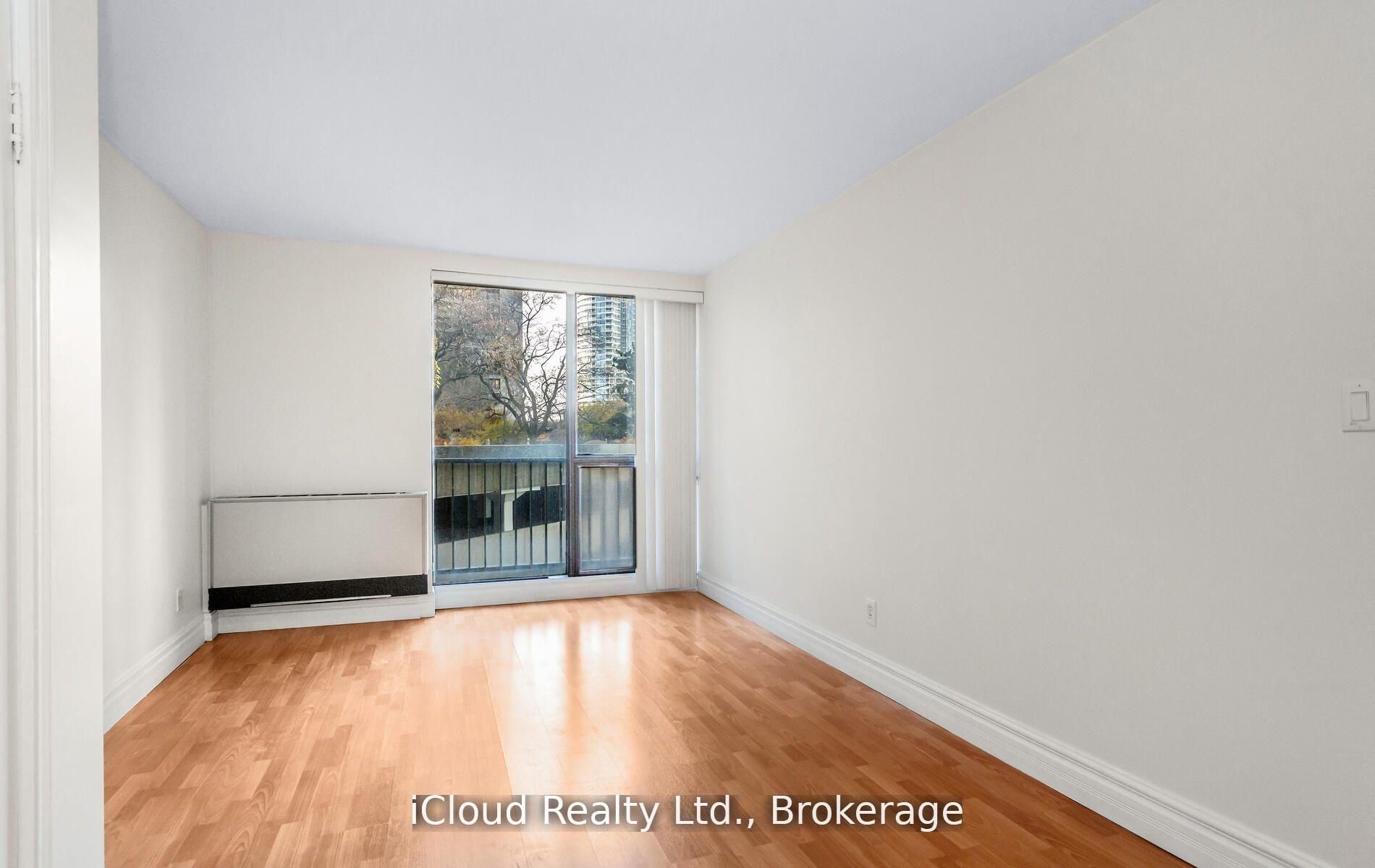33 Harbour Square 837 Property Photo 22