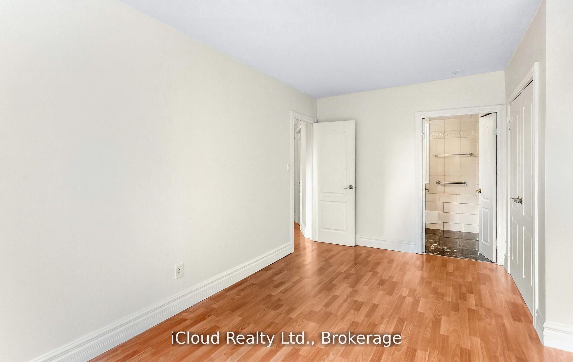 33 Harbour Square 837 Property Photo 23