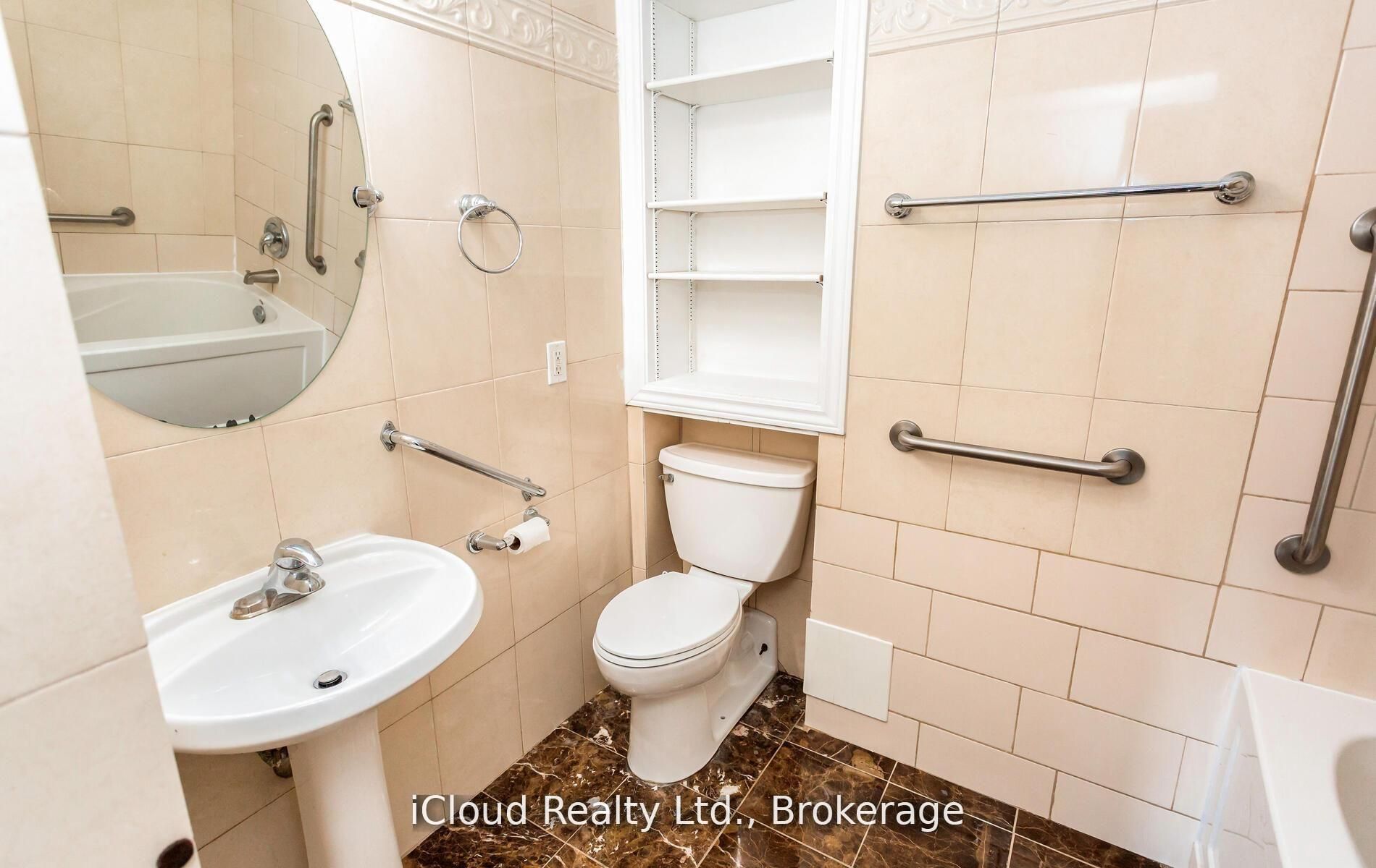 33 Harbour Square 837 Property Photo 24