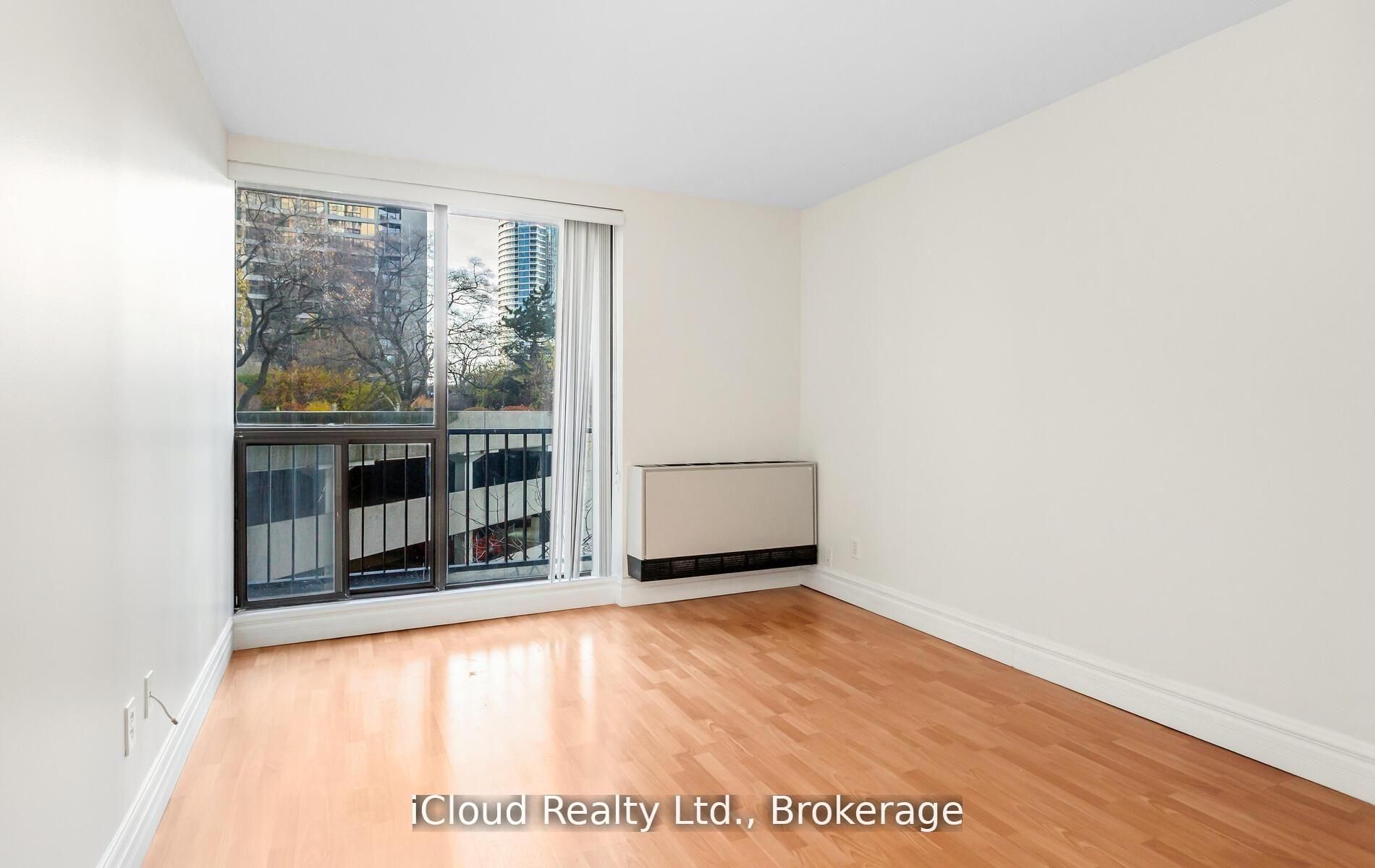 33 Harbour Square 837 Property Photo 26