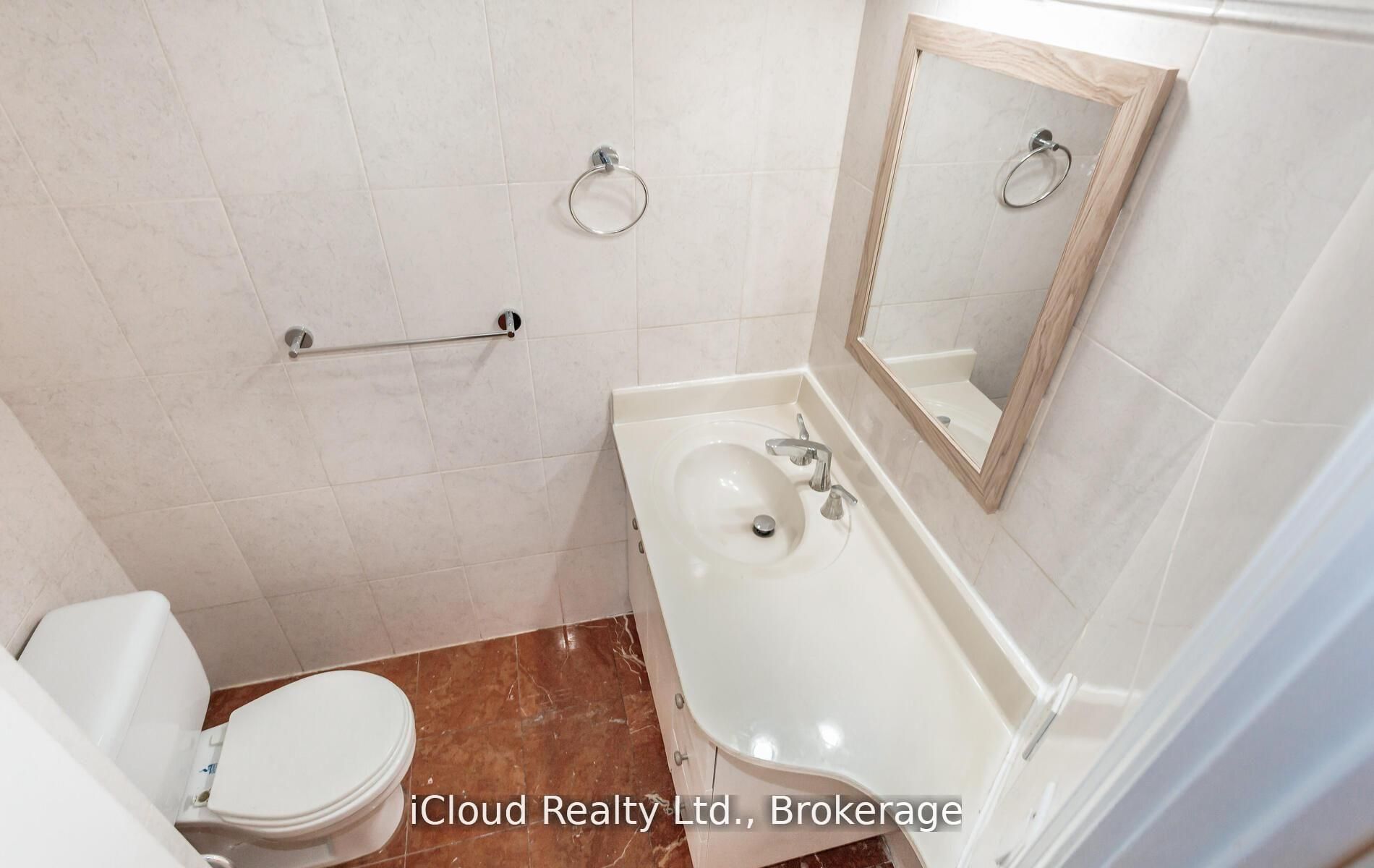 33 Harbour Square 837 Property Photo 28