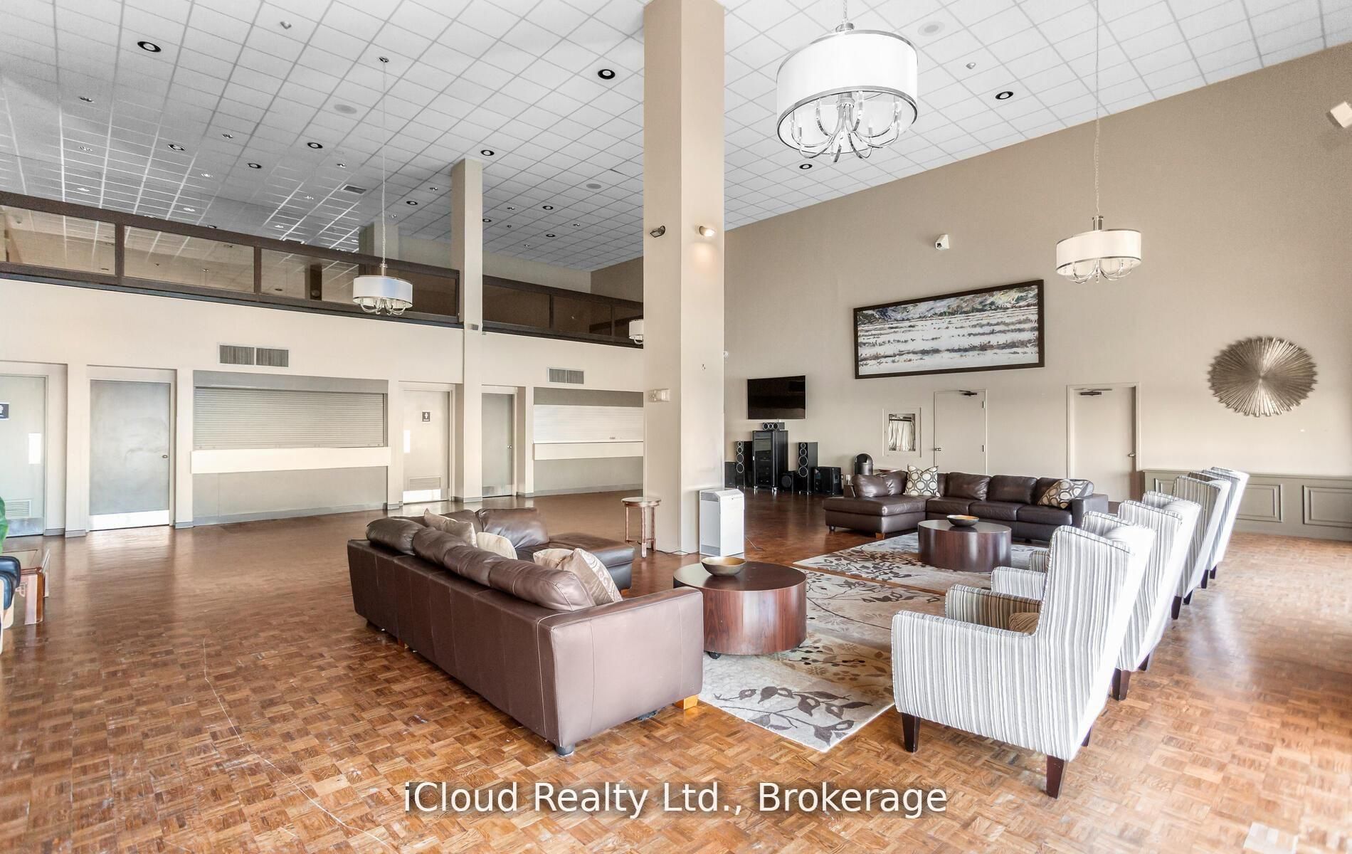 33 Harbour Square 837 Property Photo 35