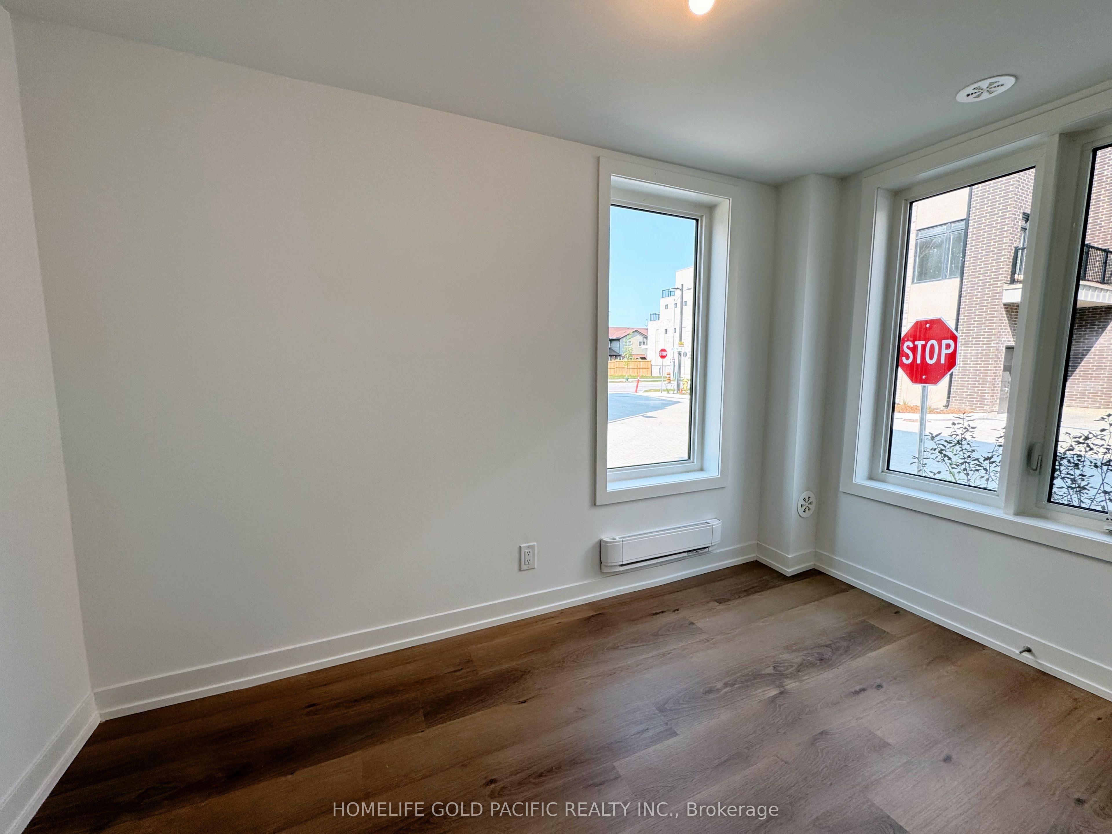 5 Spruce Pines Crescent Property Photo 2