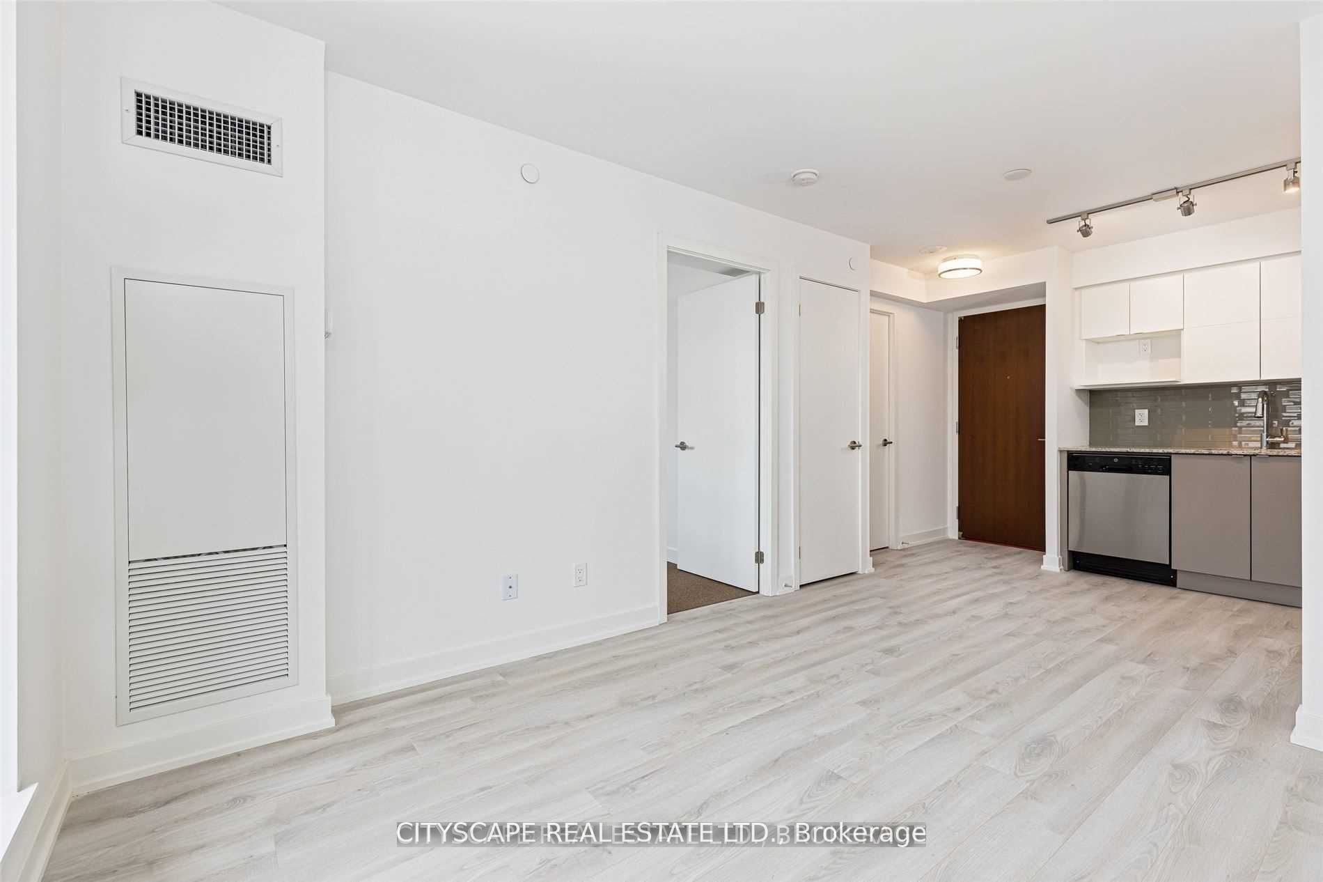 120 Varna Drive 425 Property Photo 6