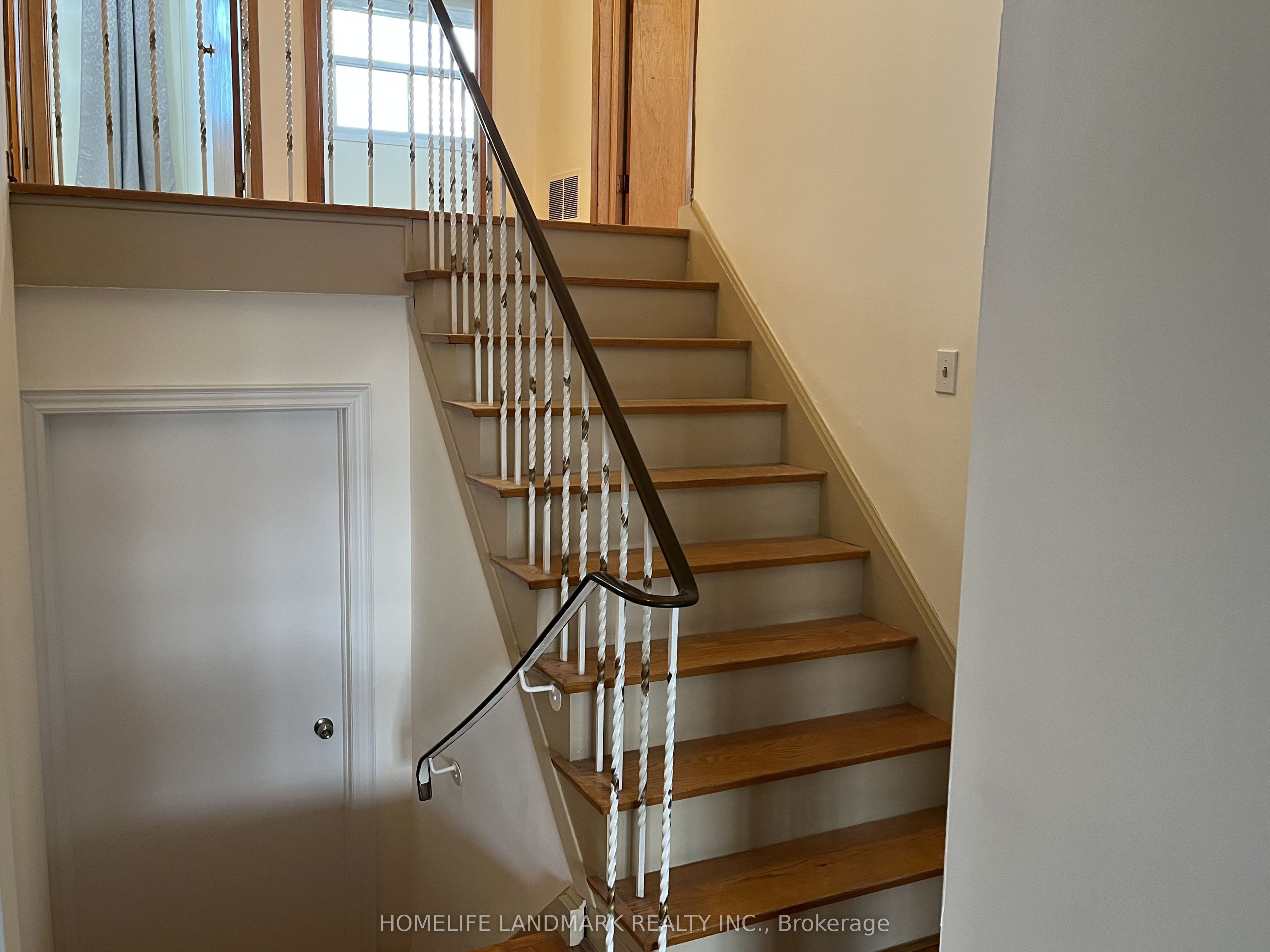 31 Pawnee Avenue Upper Property Photo 8