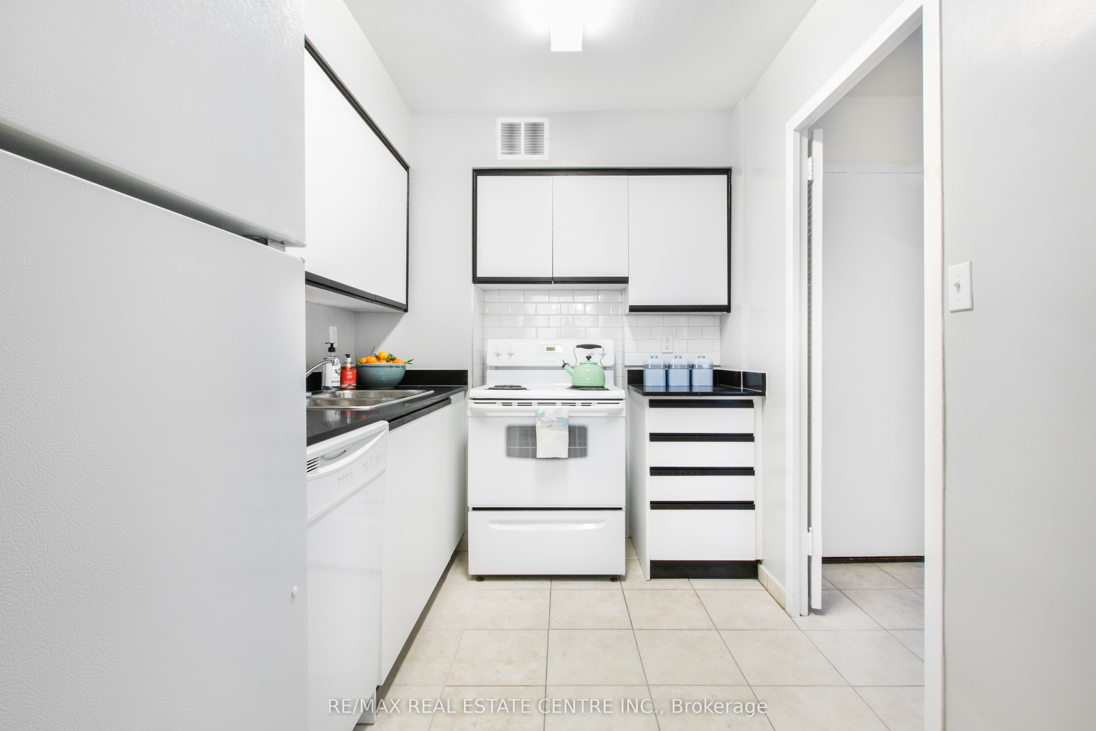 100 Graydon Hall Drive 903 Property Photo 12