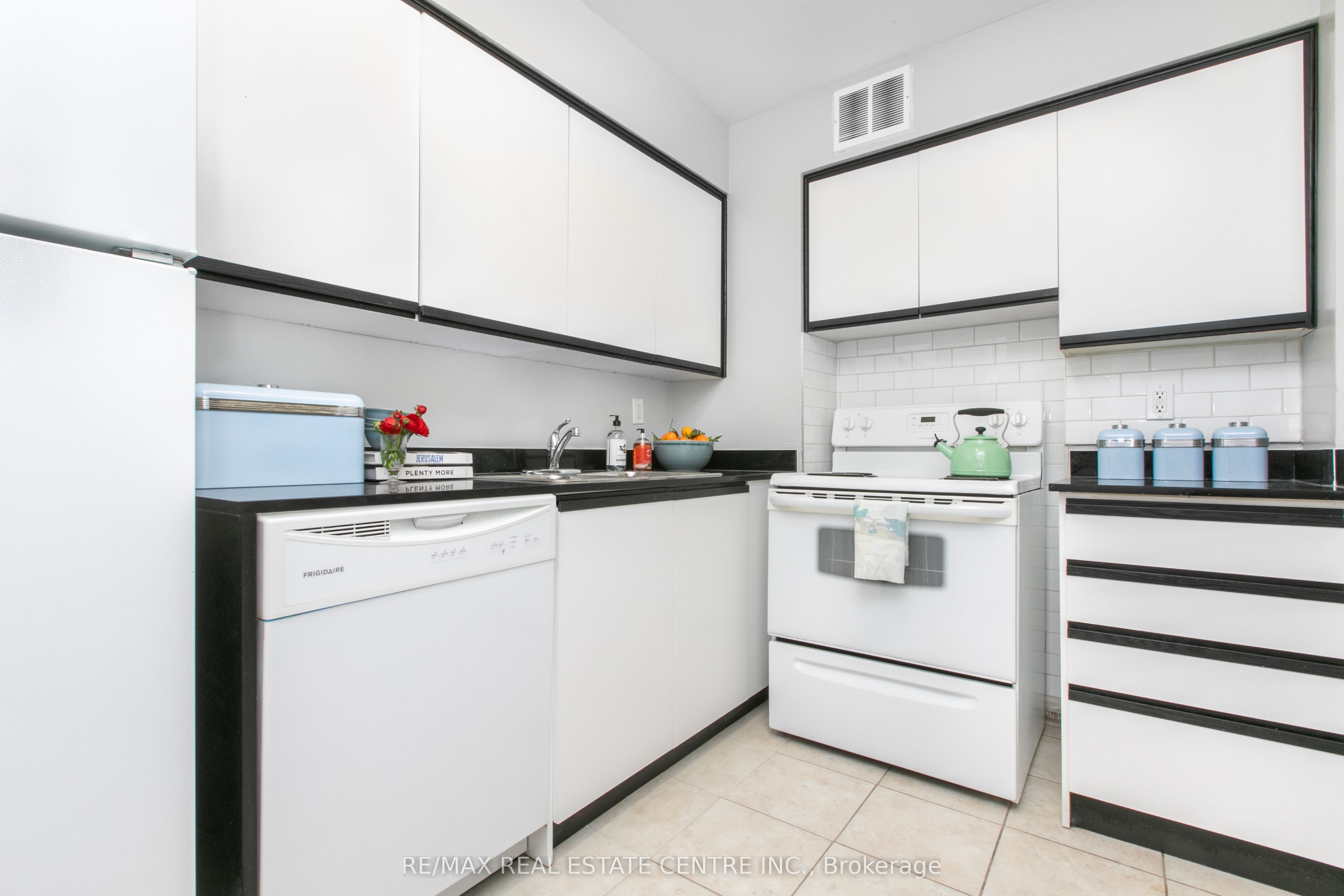150 Graydon Hall Drive 703 Property Photo 14