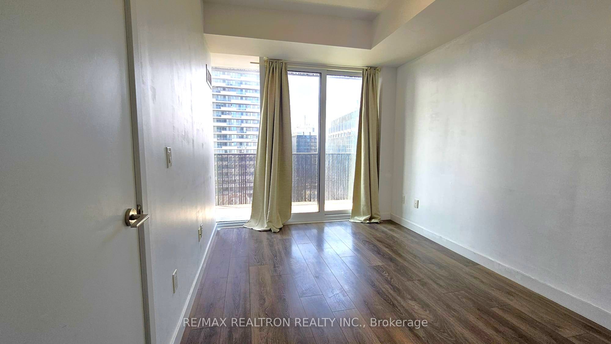 8 Eglinton Avenue 1201 Property Photo 6