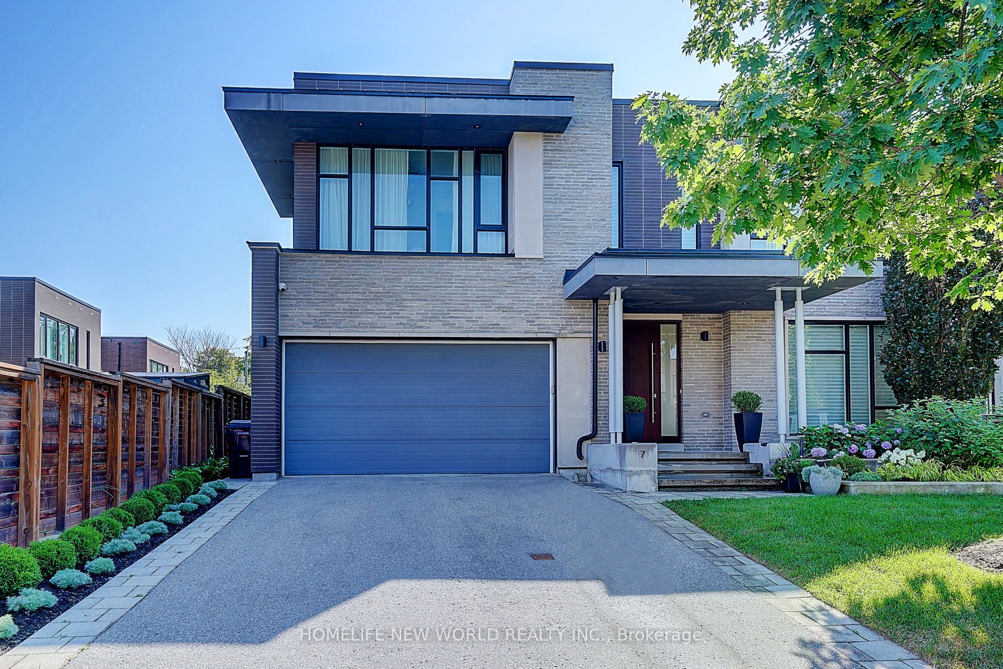 7 Valliere Place W Property Photo 1