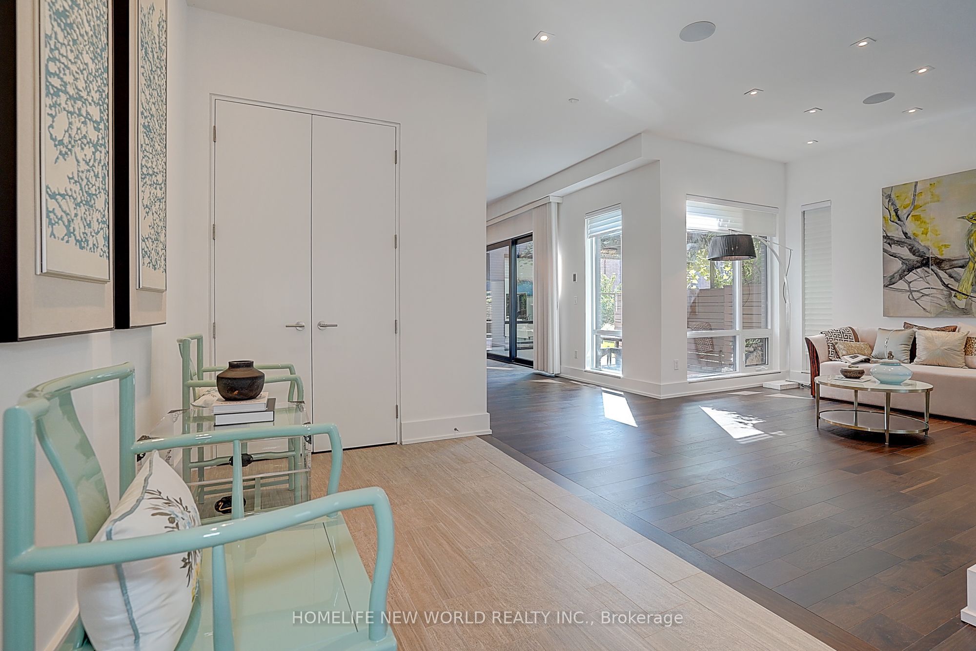 7 Valliere Place W Property Photo 4