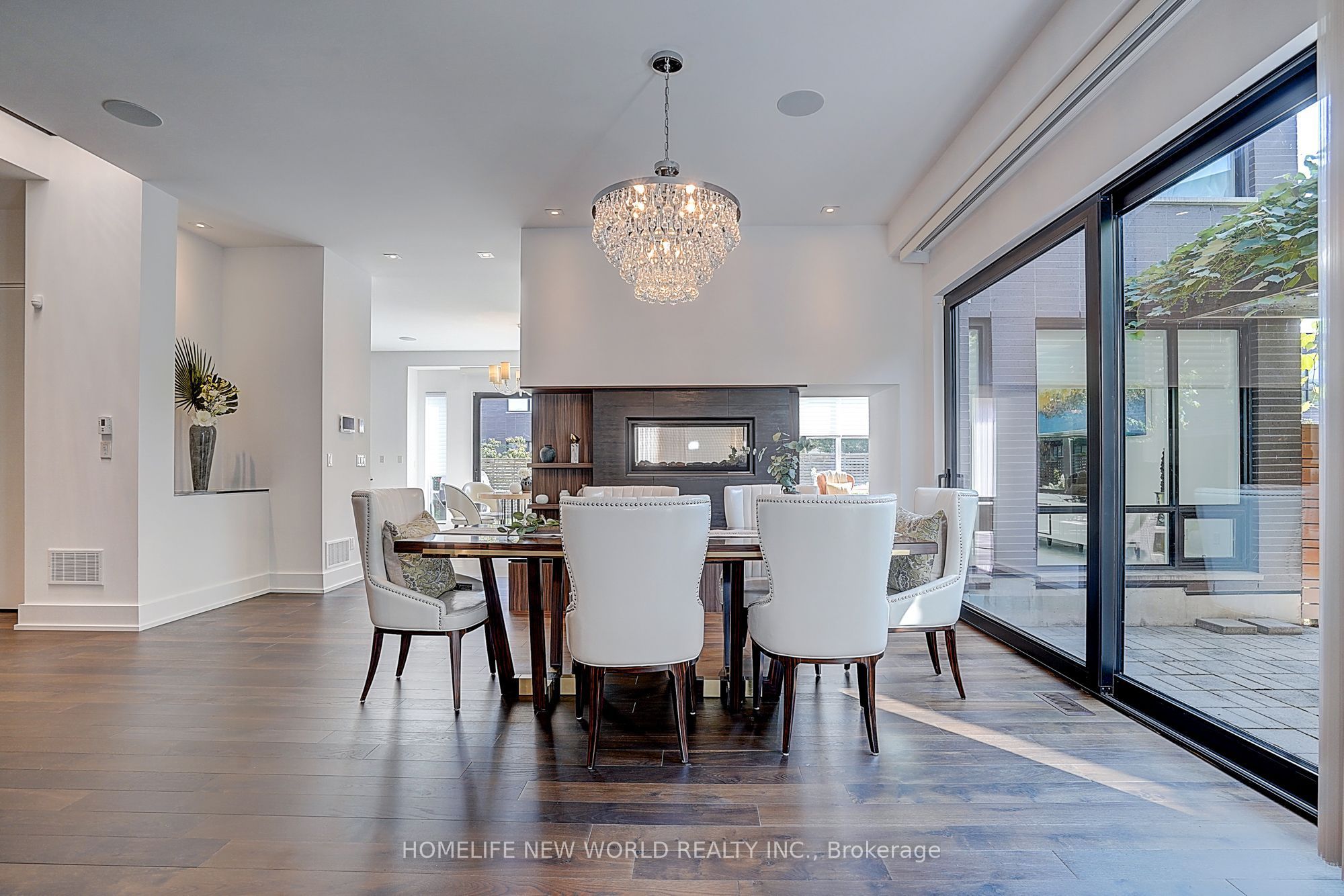 7 Valliere Place W Property Photo 8