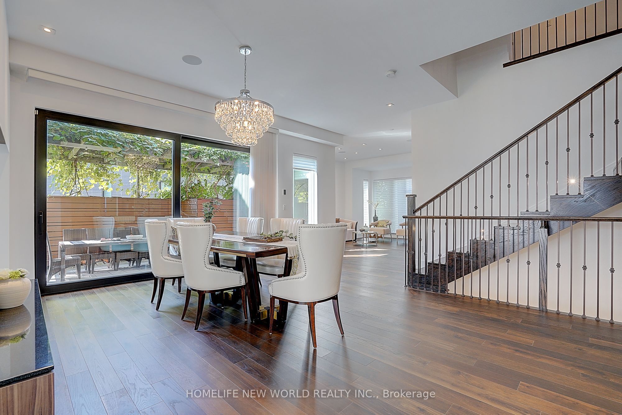 7 Valliere Place W Property Photo 11