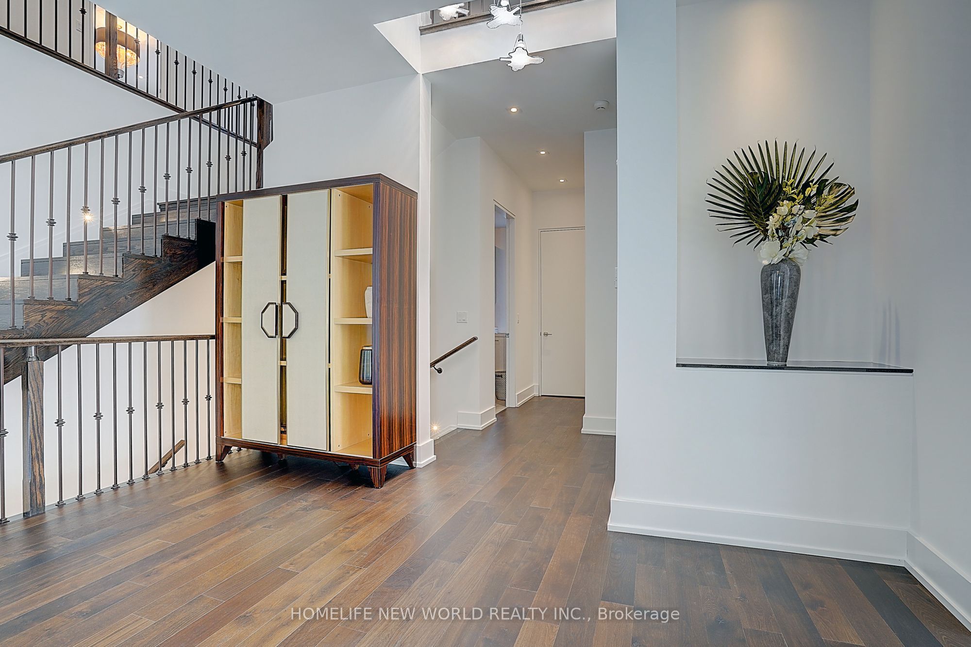 7 Valliere Place W Property Photo 12