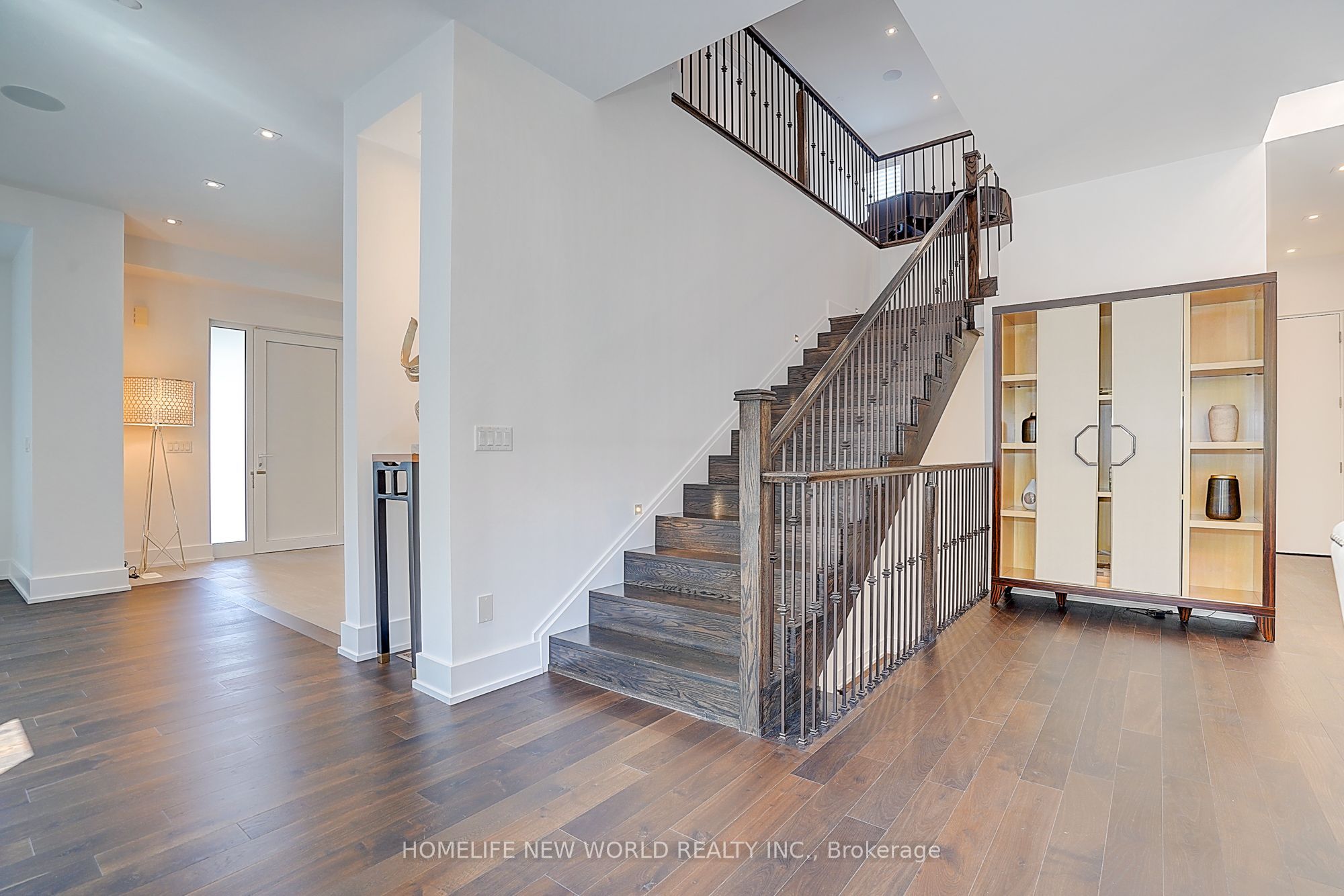 7 Valliere Place W Property Photo 21
