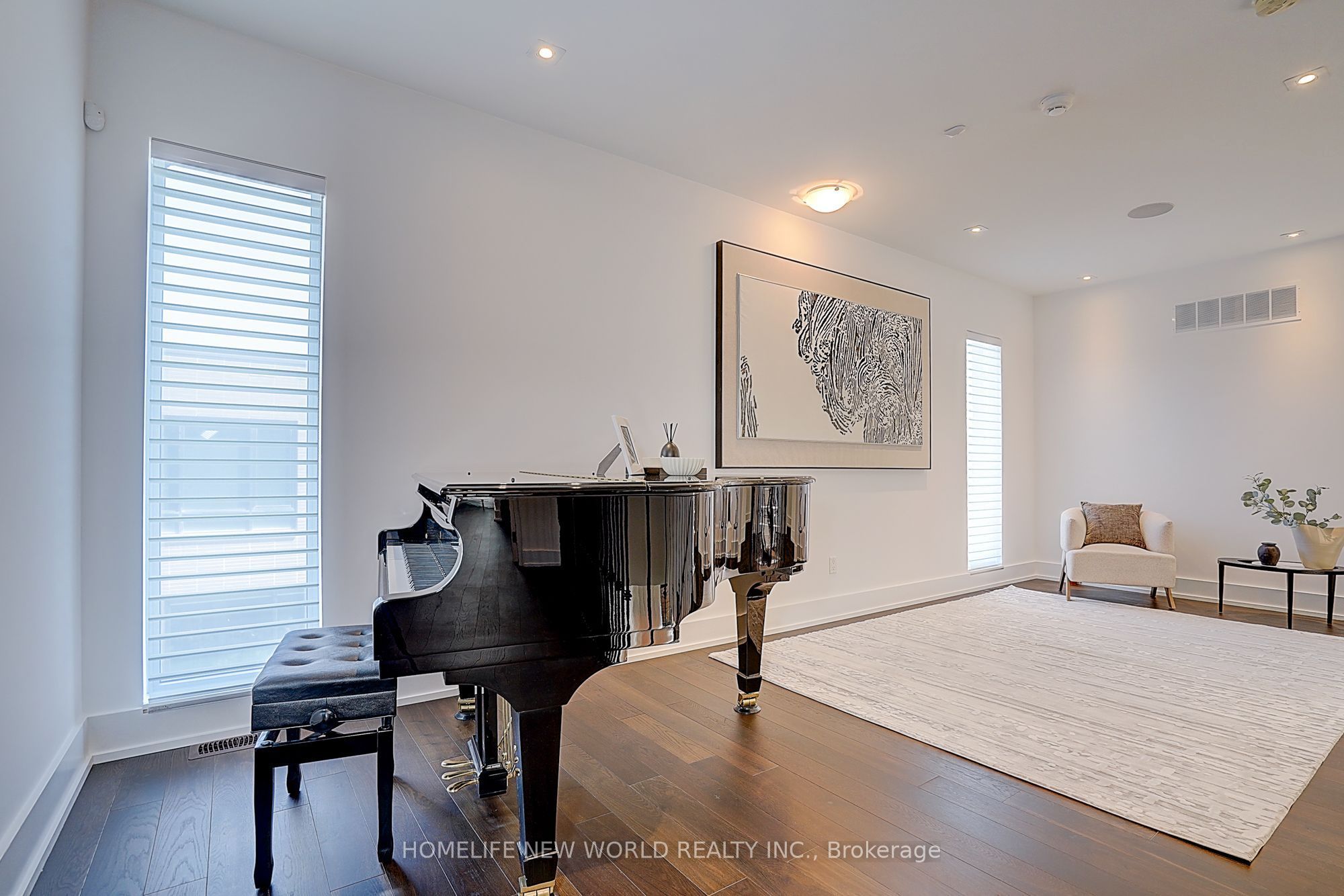 7 Valliere Place W Property Photo 23