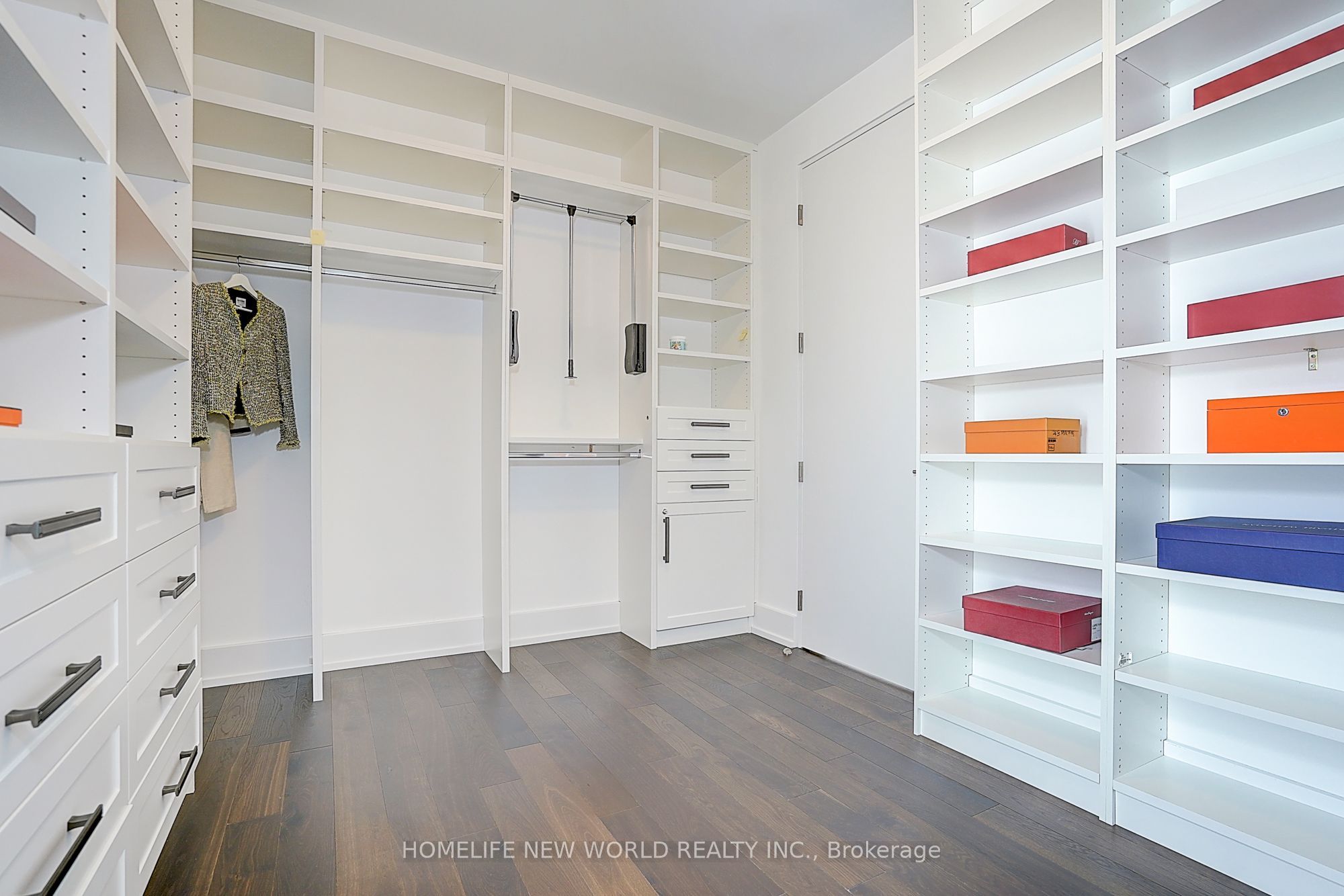 7 Valliere Place W Property Photo 29