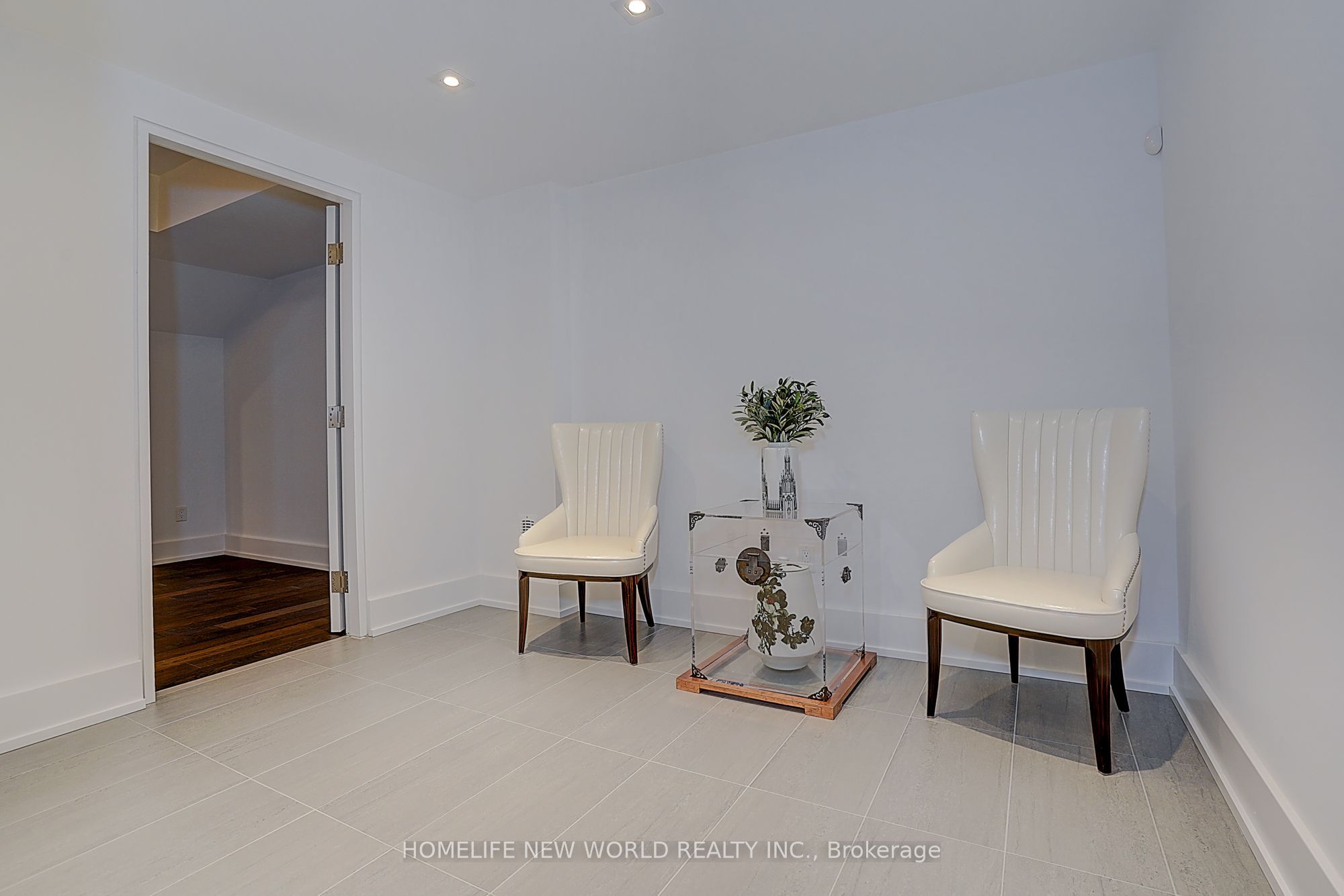 7 Valliere Place W Property Photo 40