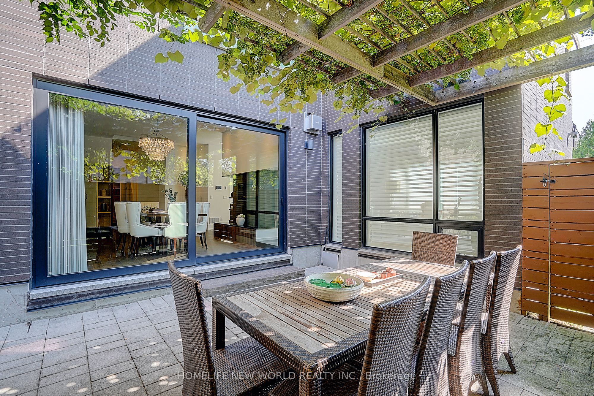 7 Valliere Place W Property Photo 47