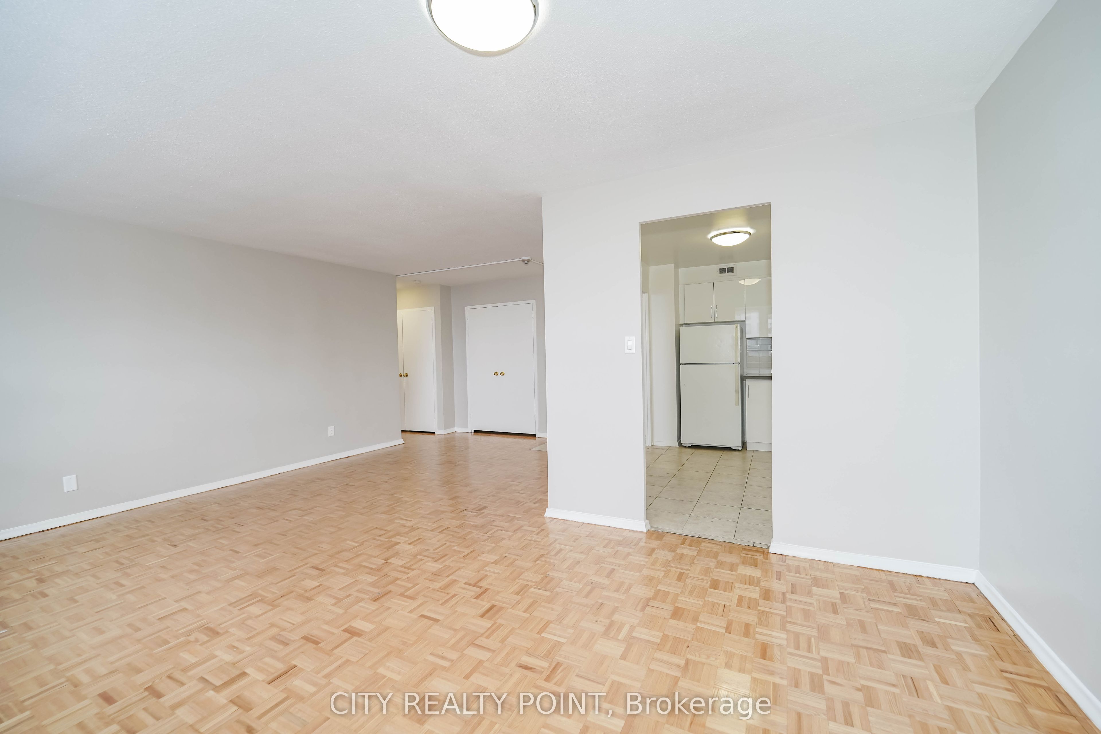 6200 Bathurst Street 1412 Property Photo 5