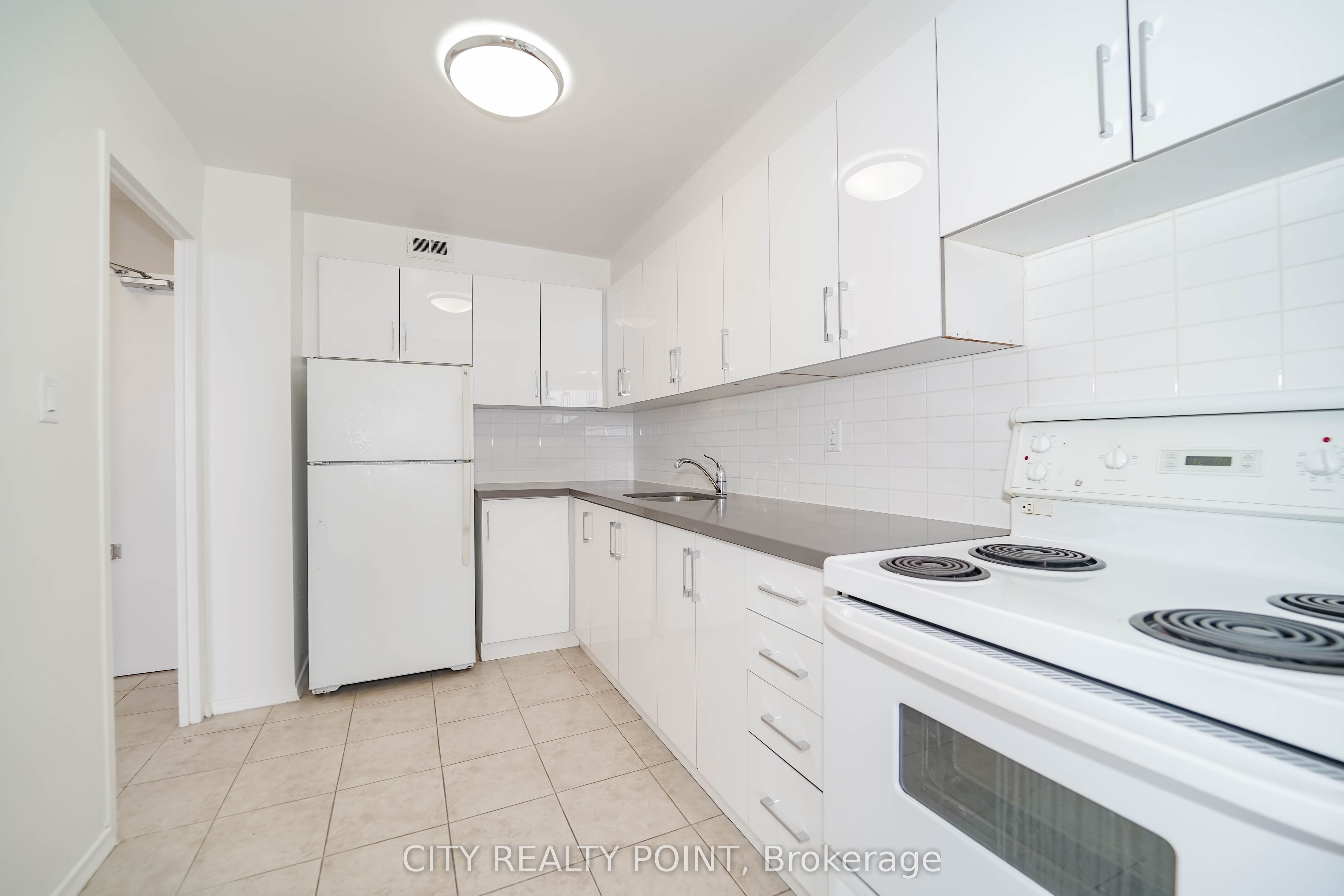 6200 Bathurst Street 1412 Property Photo 9