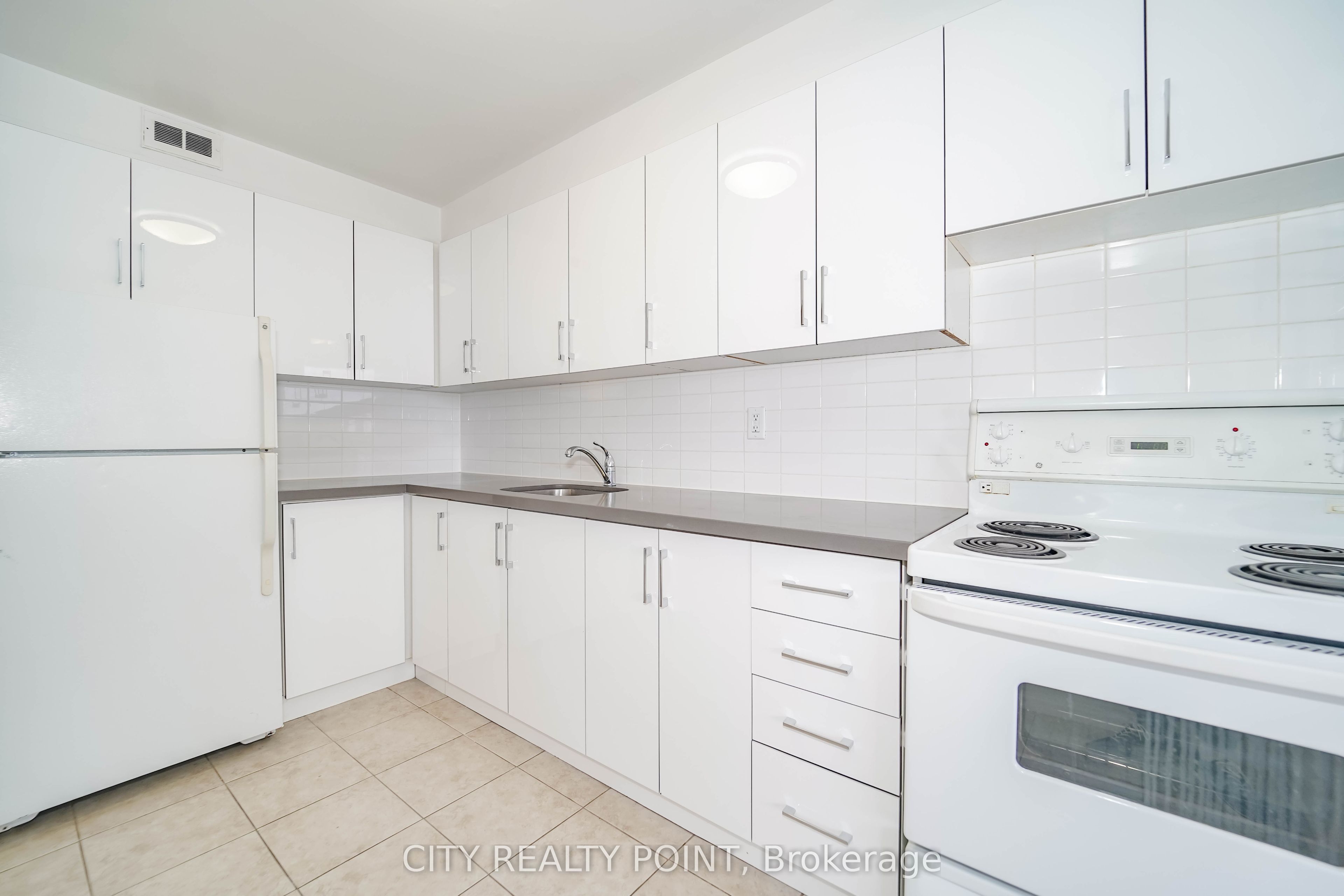 6200 Bathurst Street 1412 Property Photo 11