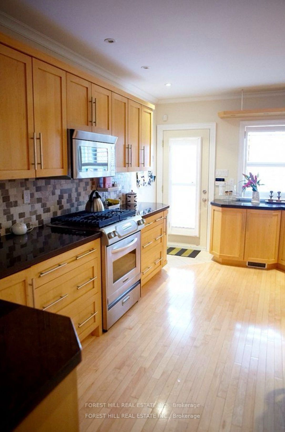 123 Helendale Avenue Property Photo 4