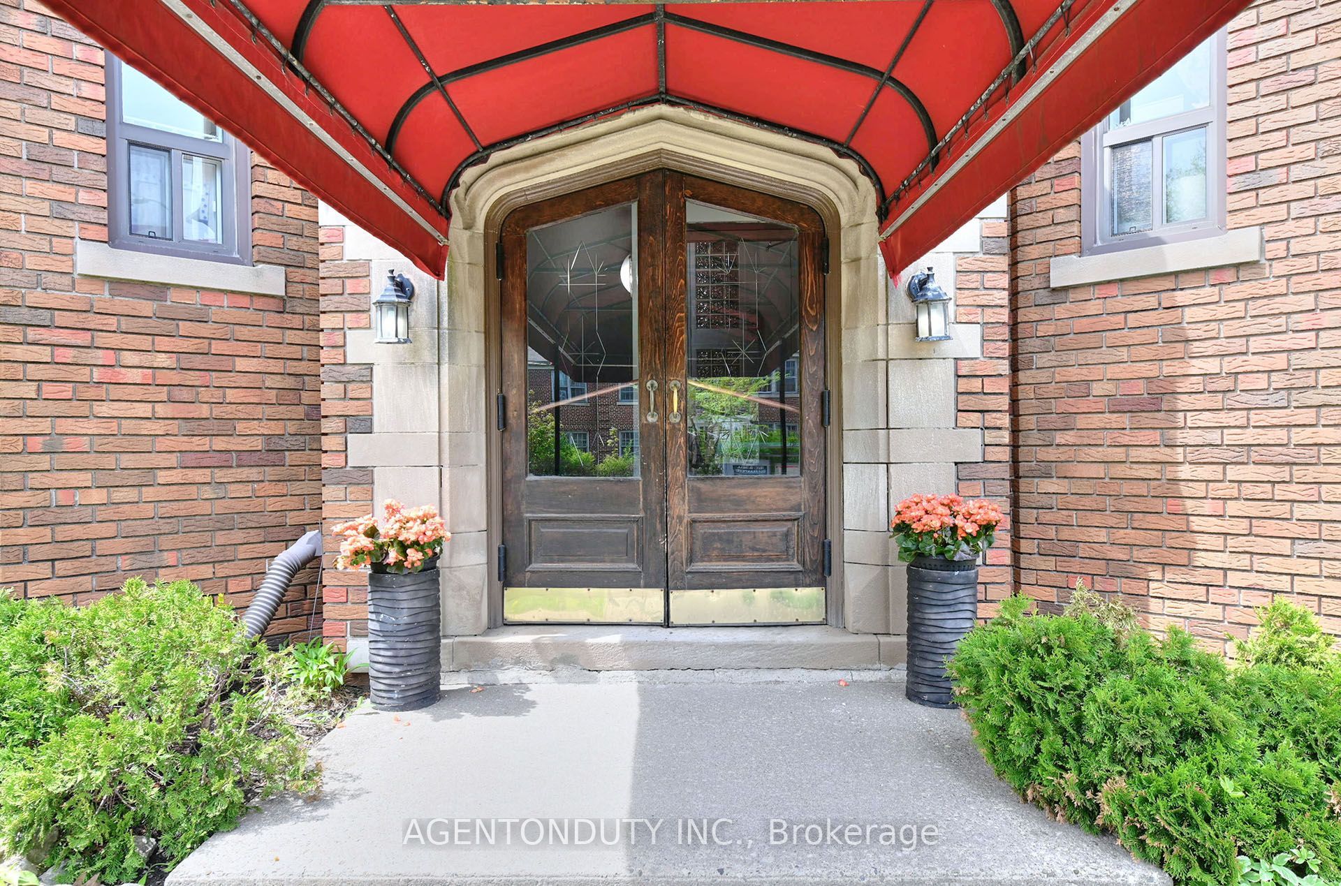 1646 Bathurst Street 17 Property Photo 3
