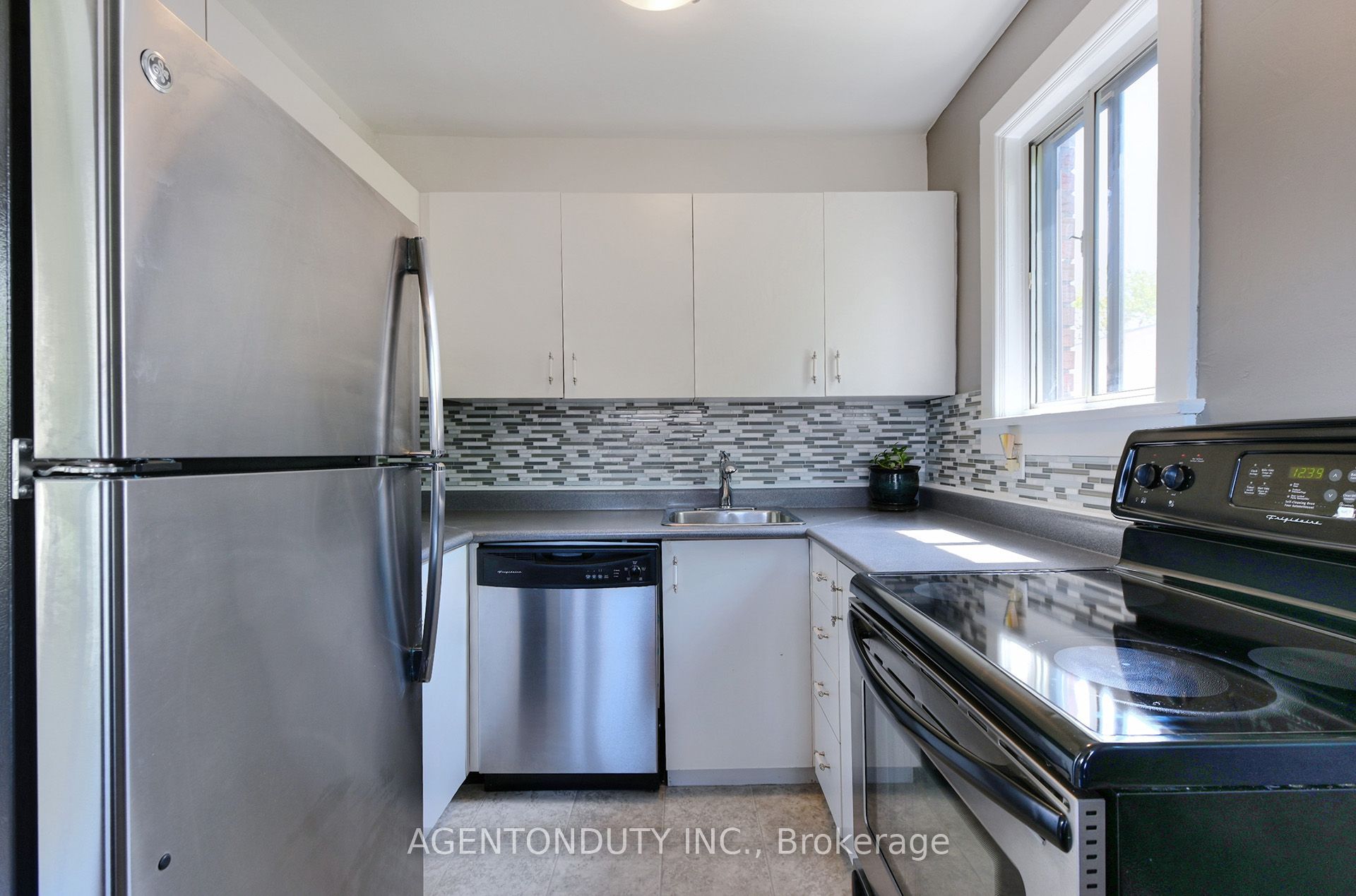 1646 Bathurst Street 17 Property Photo 13