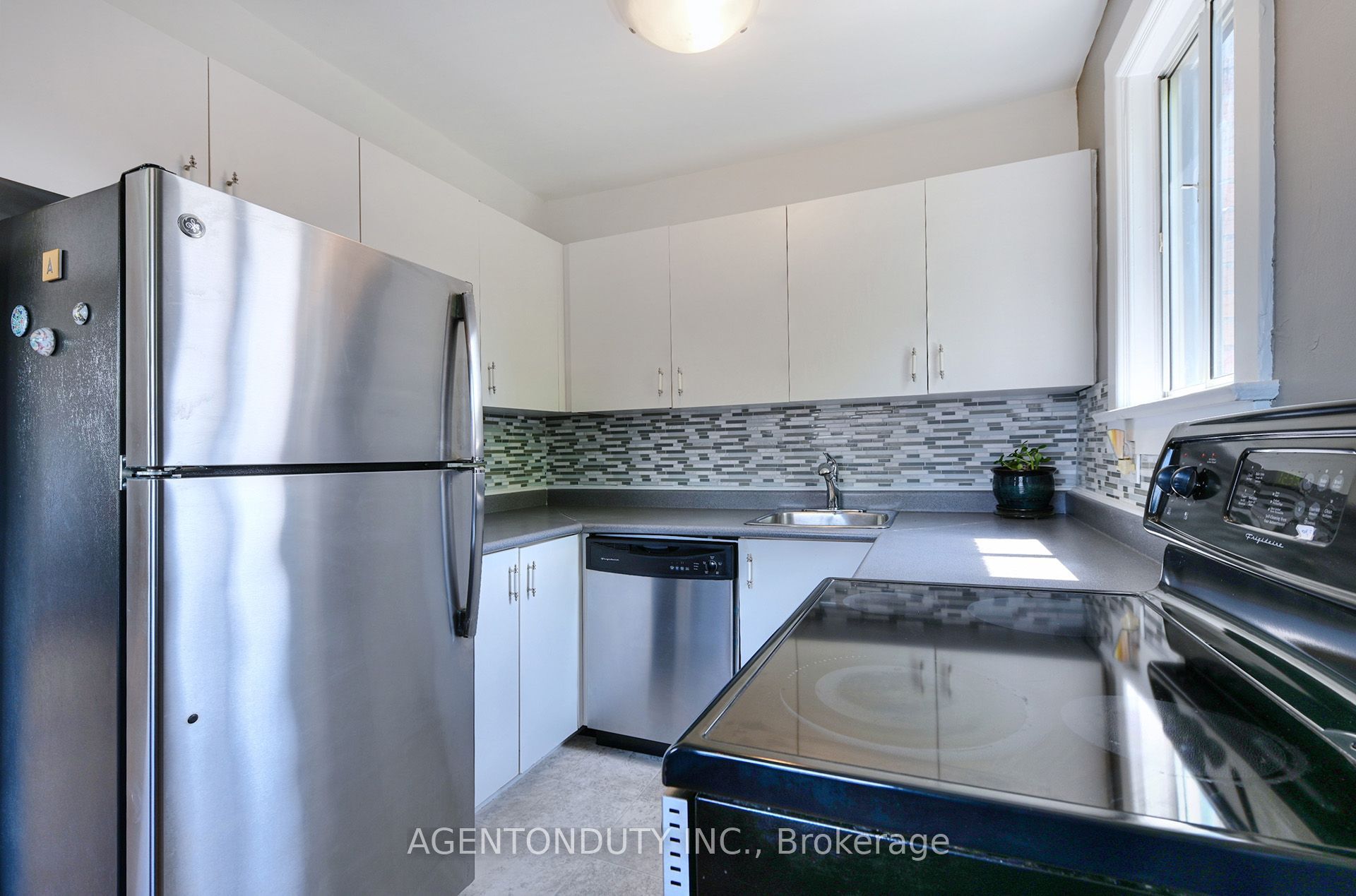 1646 Bathurst Street 17 Property Photo 14