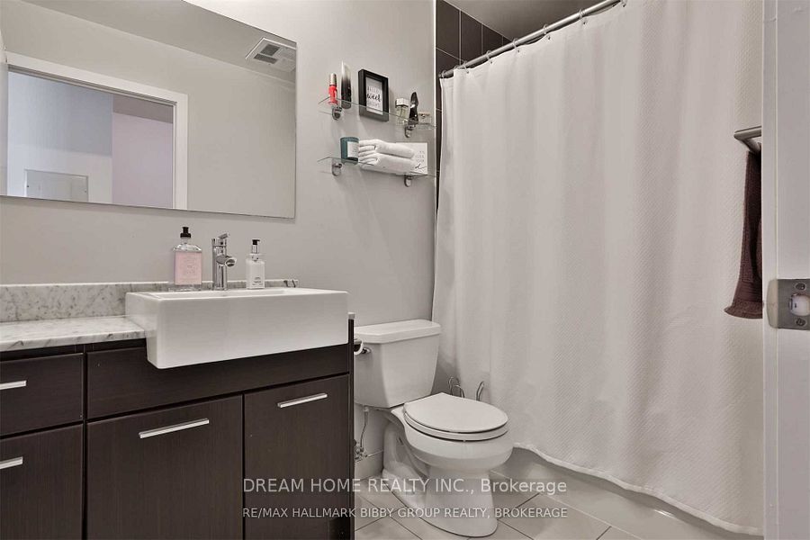 770 Bay Street 2405 Property Photo 6