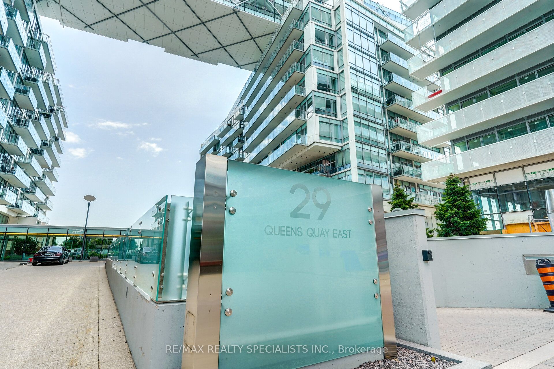 29 Queens Quay E 1118 Property Photo 2