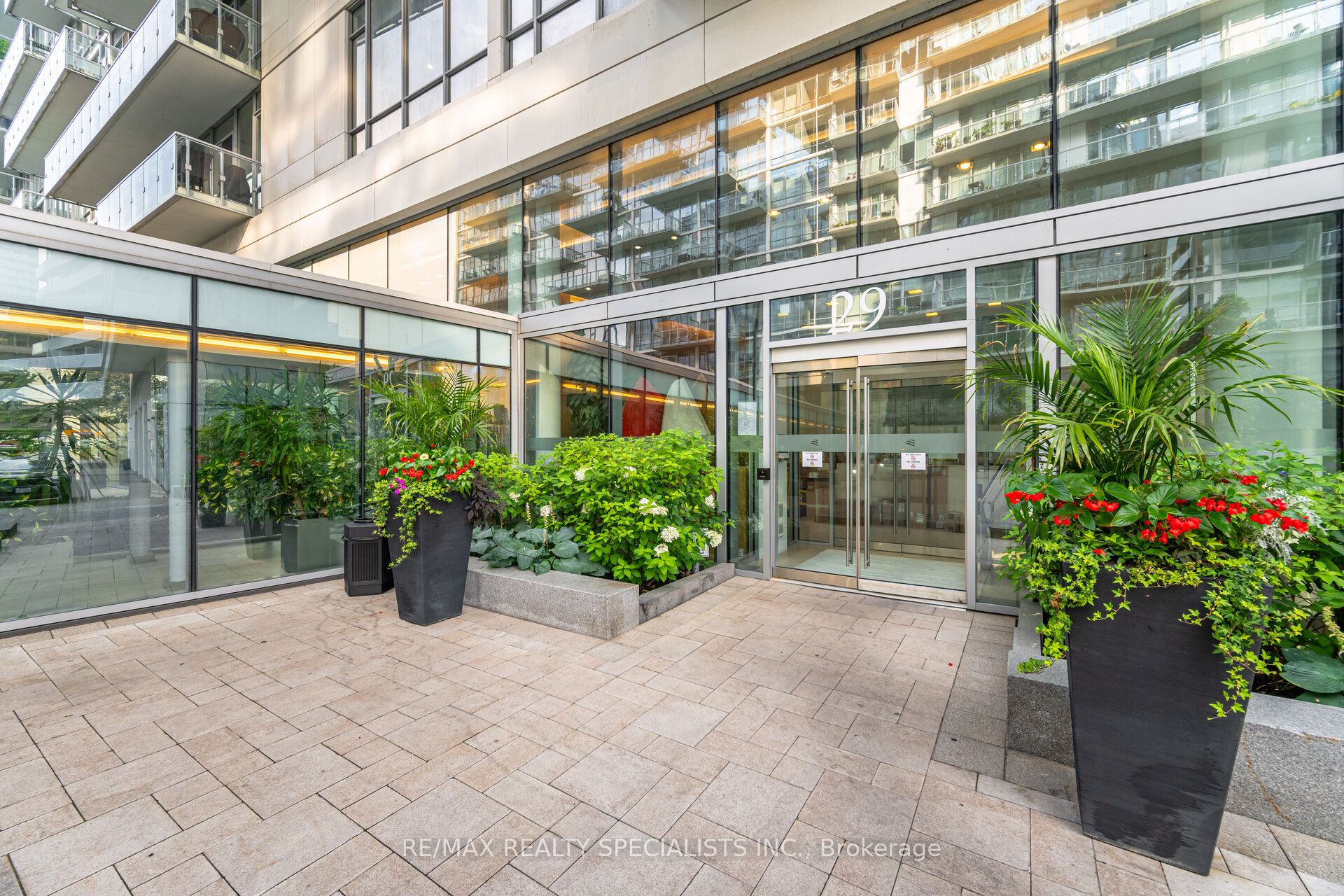 29 Queens Quay E 1118 Property Photo 3