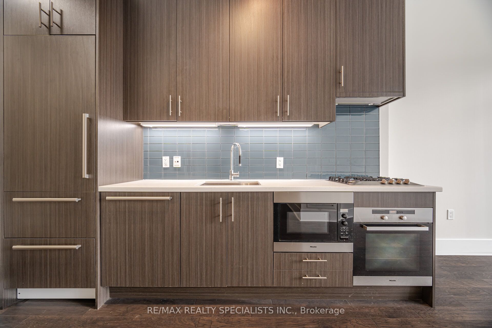 29 Queens Quay E 1118 Property Photo 6
