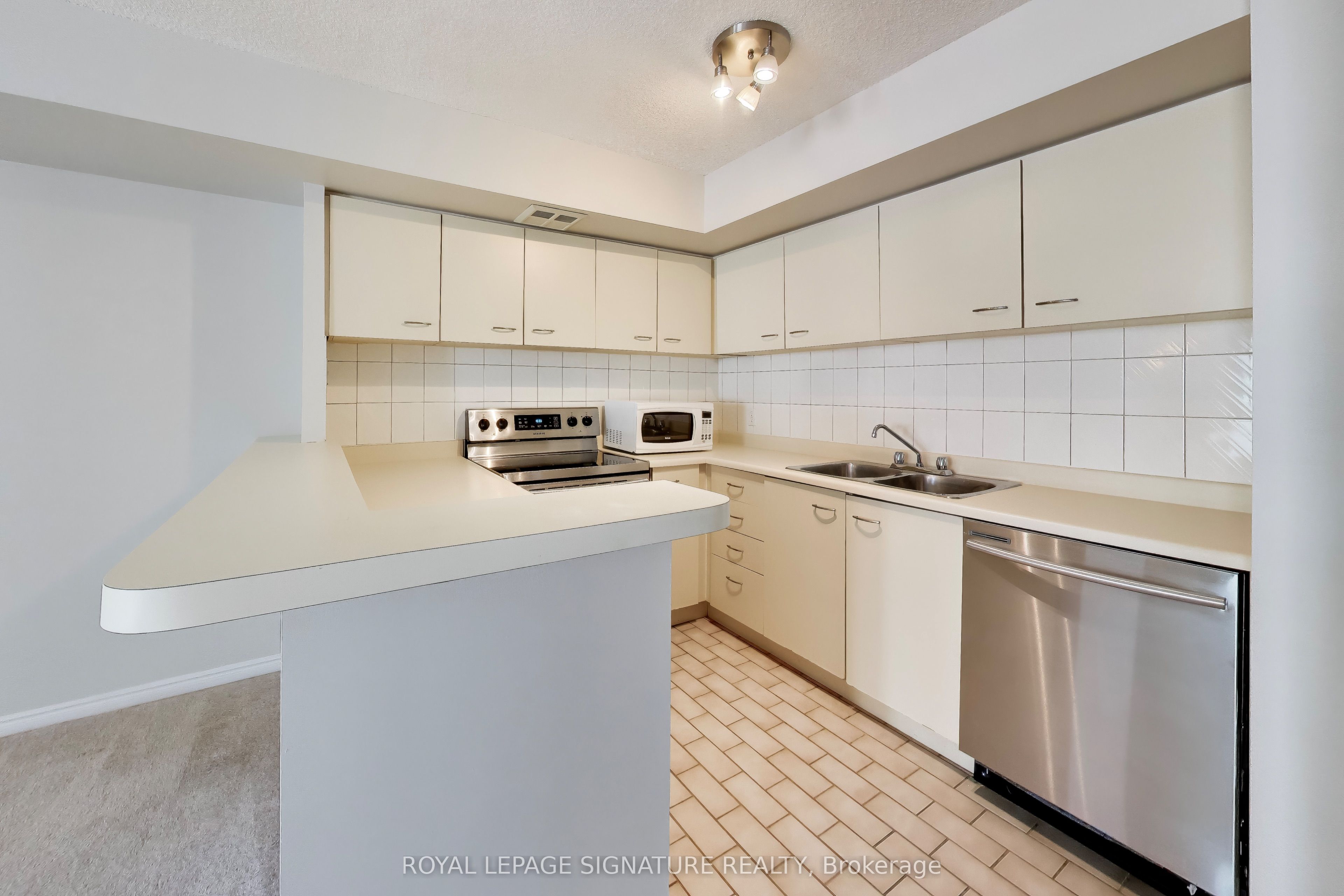 25 The Esplanade 2313 Property Photo 10