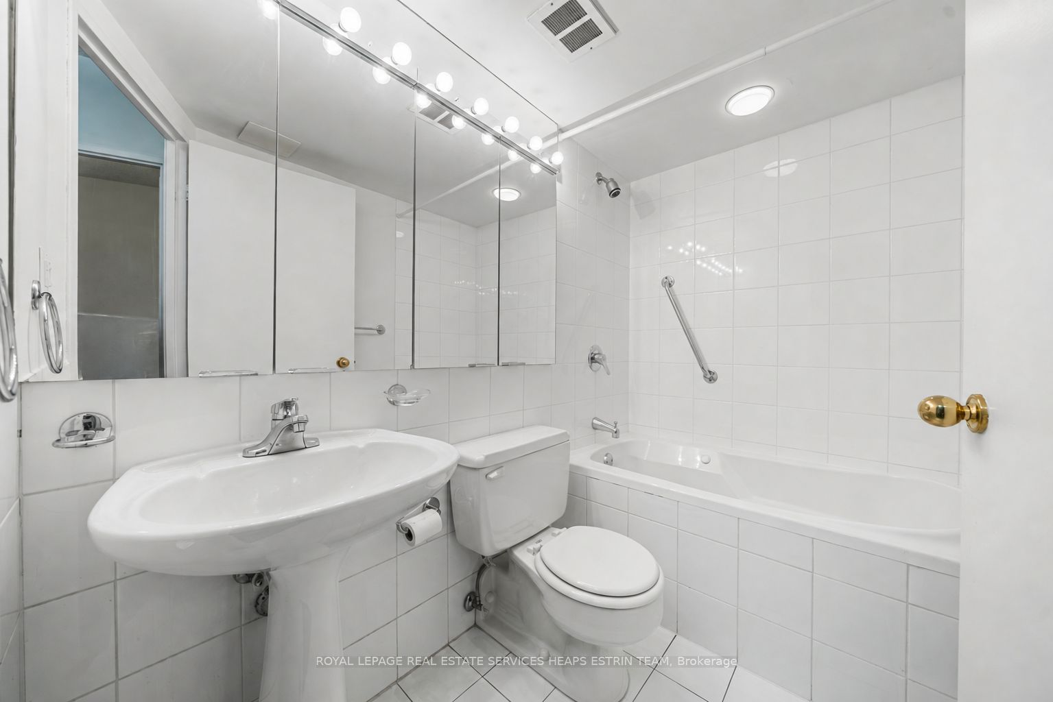33 Harbour Square #411 Property Photo 25