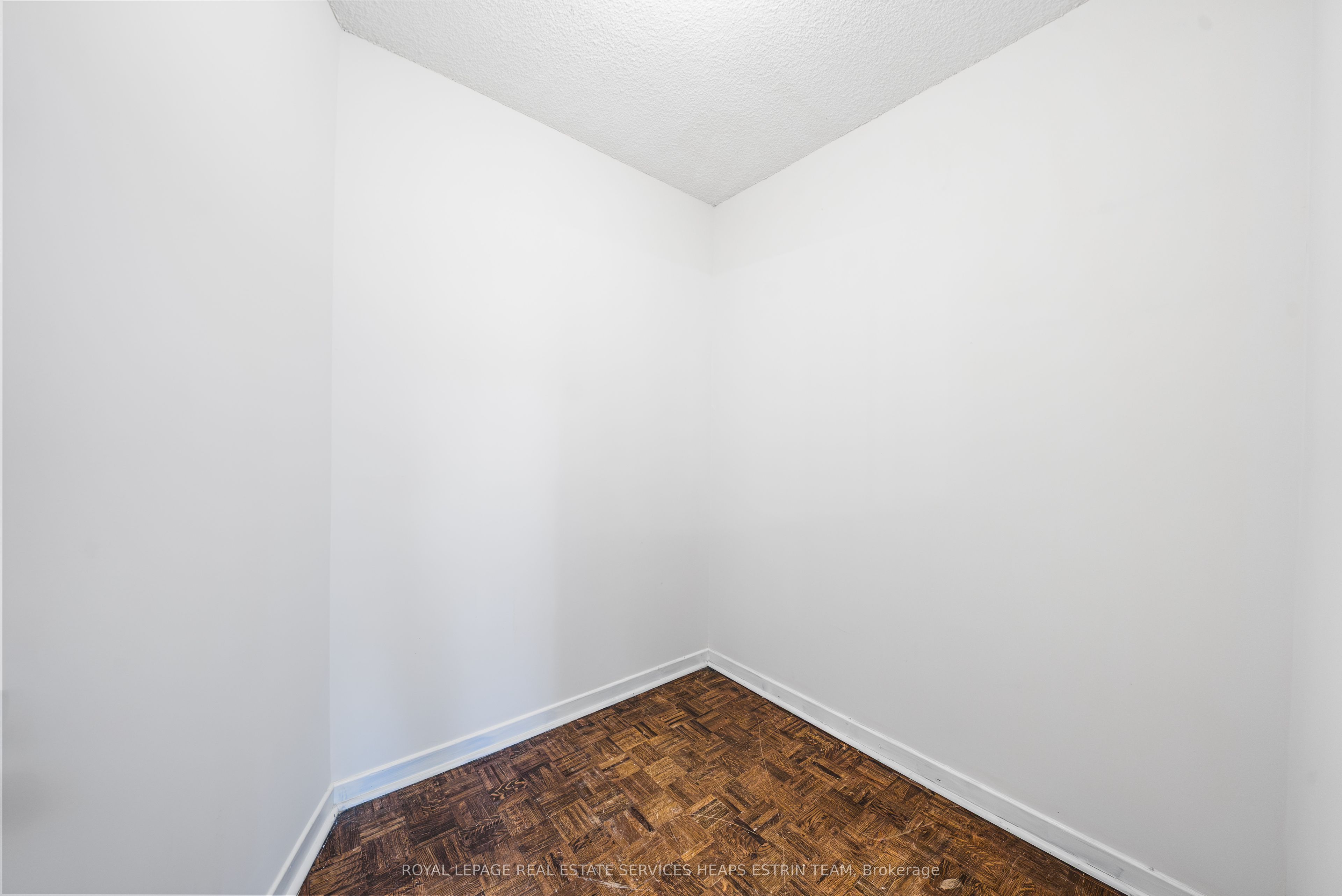 33 Harbour Square #411 Property Photo 26