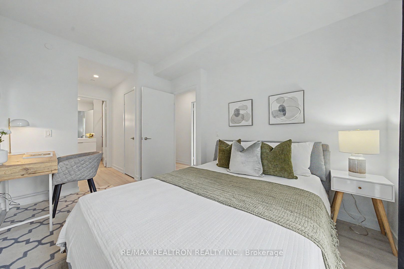 33 Helendale Avenue 102 Property Photo 28