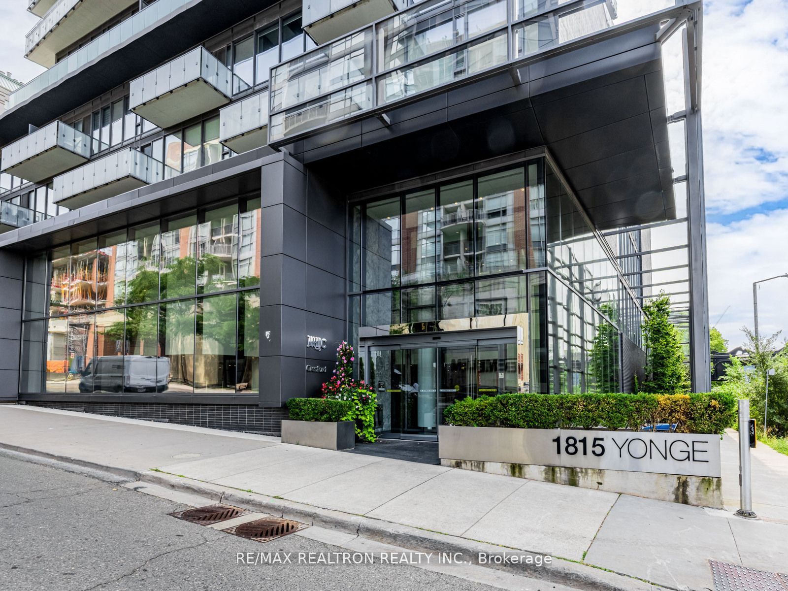 1815 Yonge Street 1006 Property Photo 2